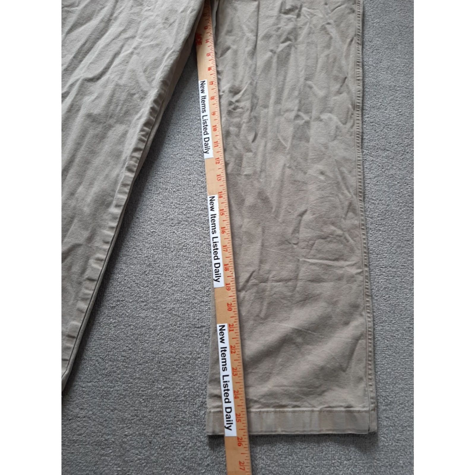 Roundtree & Yorke **ROUNDTREE & YORKE Mens Beige Chino Pants Size 34** User: ROUNDTREE & YORKE Mens Beige Chino Pants Size 34 Size US 34 / EU 50 - 2 Thumbnail