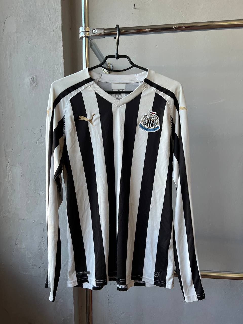 Puma 2018/19 NEWCASTLE UNITED #11 PUMA HOME SOCEER FOOTBALL SHIRT Size US L / EU 52-54 / 3 - 2 Thumbnail