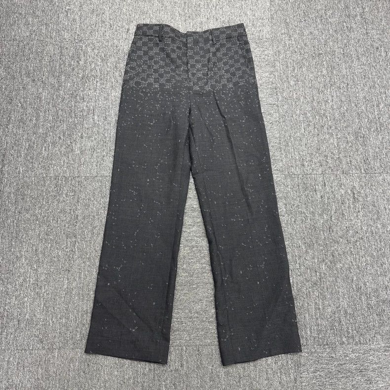 Louis Vuitton Louis Vuitton Gradient logo slacks pants Nextarrow-2505 Size US 38 / EU 54 - 1 Thumbnail