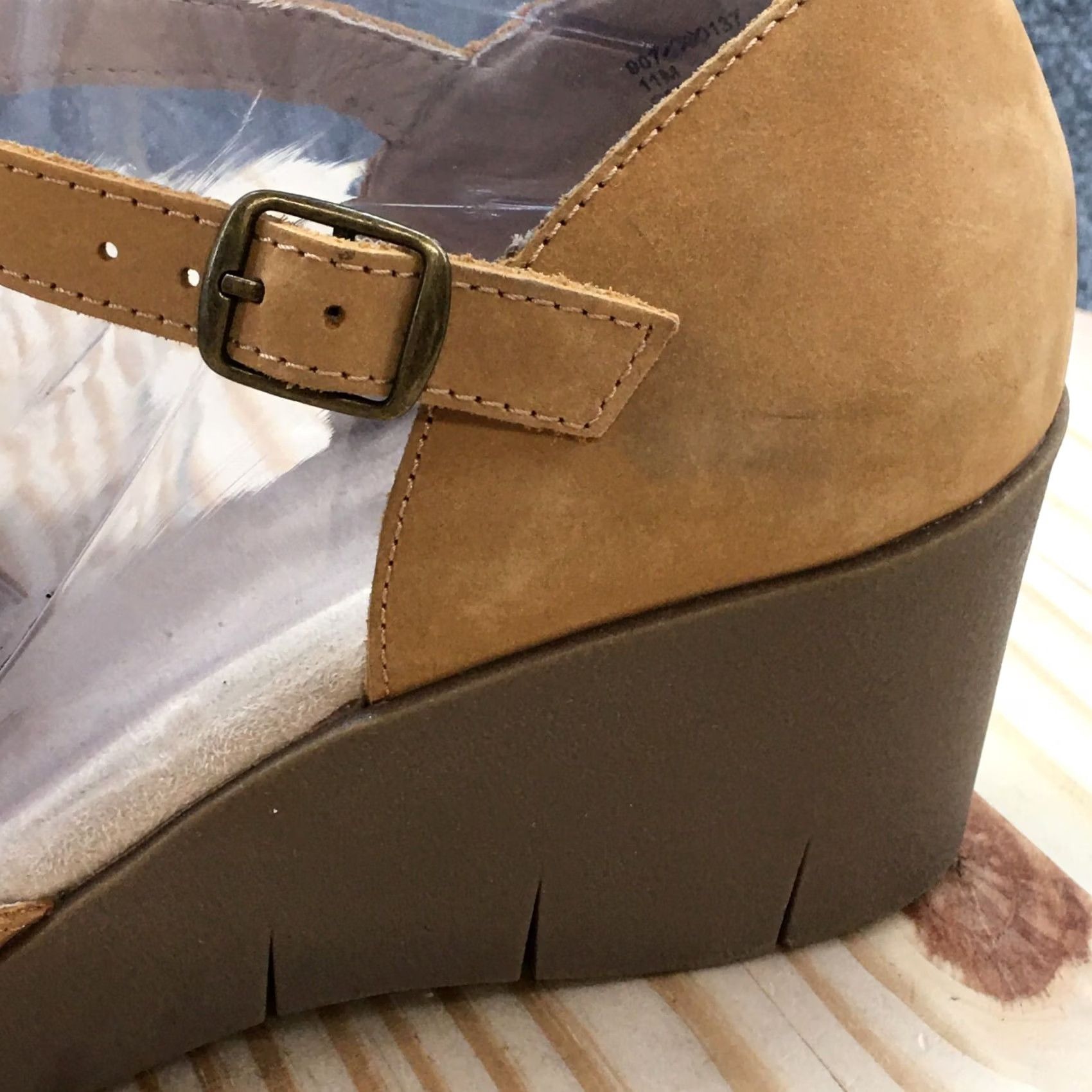 Vintage White Mountain Sandals Womens 11 M Parisia Wedge Brown Leather T-Strap Size US 11 / IT 41 - 6 Thumbnail