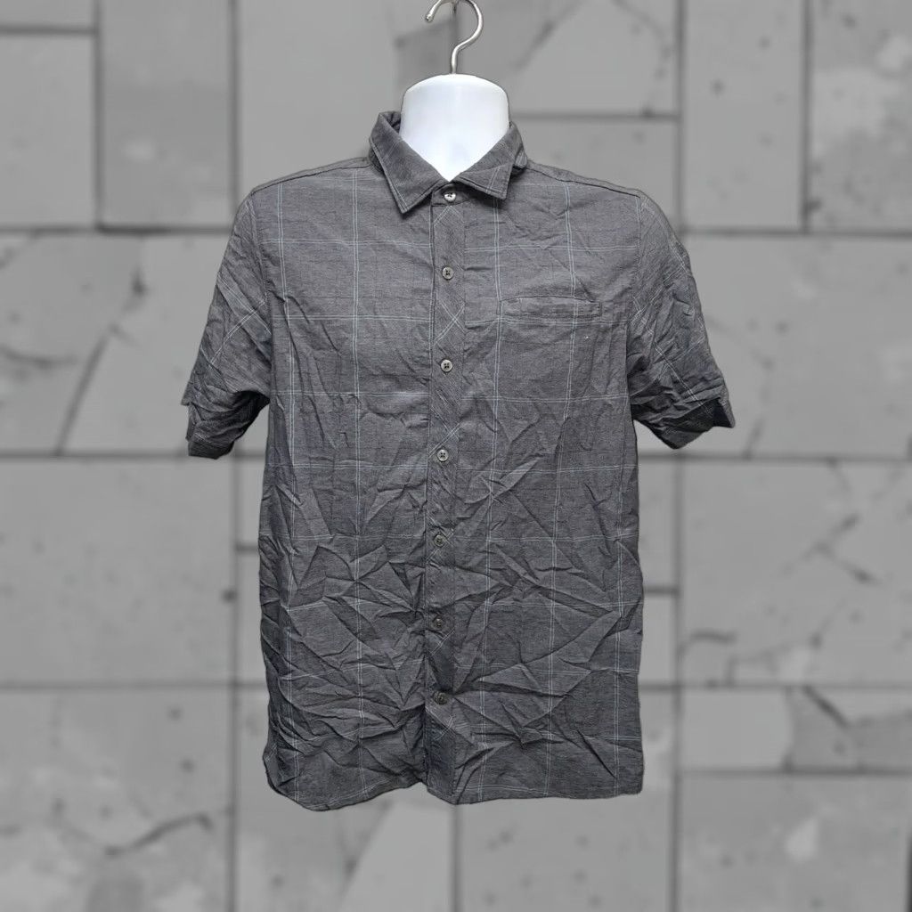 TravisMathew Travis Mathew Shirt Plaid Gray Mens M Short Sleeve Button-Up Regular Sized Shirt Men Gray Plaid Shirt M Mens Size US M / EU 48-50 / 2 - 1 Thumbnail