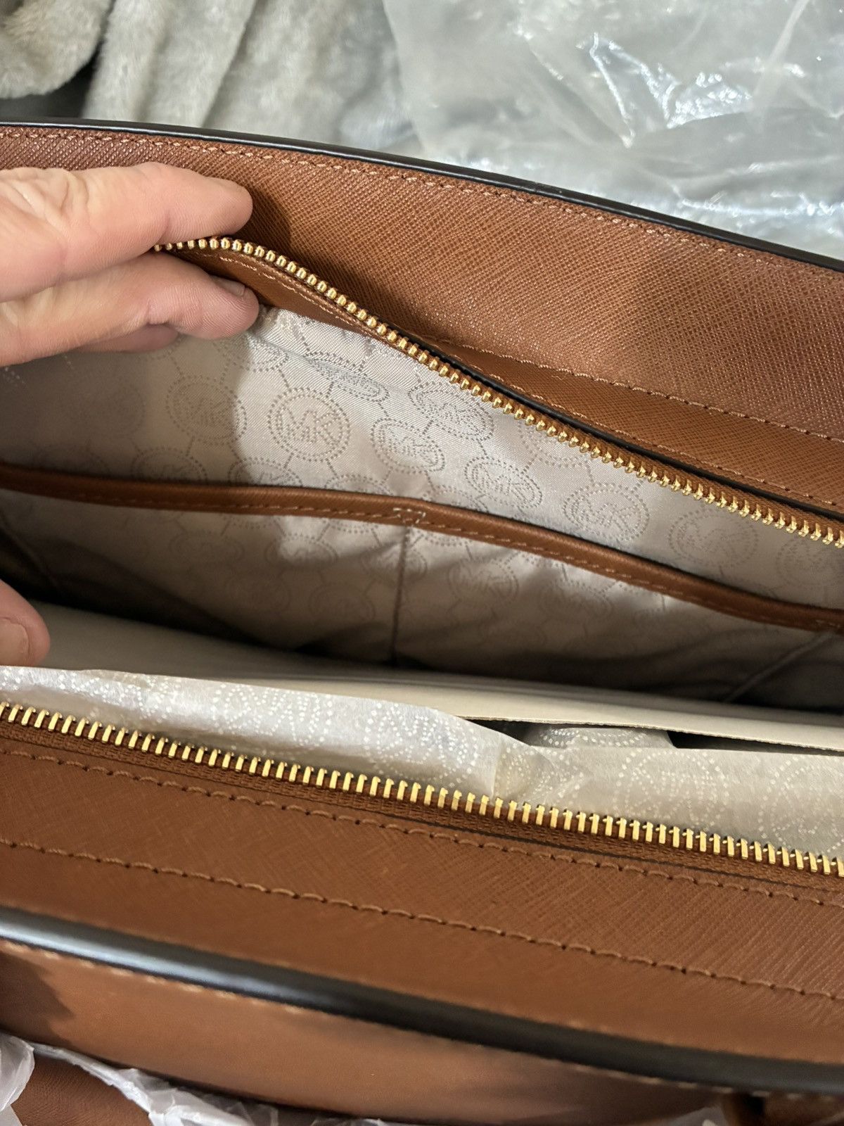 Michael Kors NWT Michael Michael Kors Selma Large Leather Satchel Bag Size ONE SIZE - 4 Thumbnail