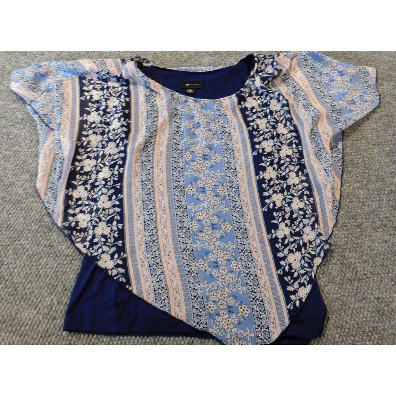 Vintage AB Studio Women Blouse M Blue Floral Short Sleeve Dolman Pullover Button Collared Polyester Stretch Regular Vneck? Size M / US 6-8 / IT 42-44 - 2 Thumbnail