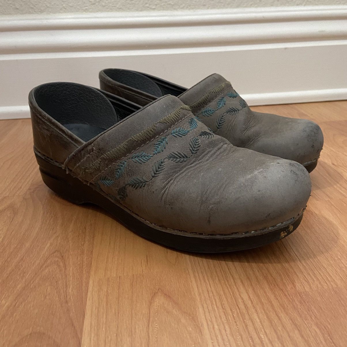 Dansko Dansko Women’s Distressed Leaf Boho Clogs Size 39 Size US 9 / IT 39 - 1 Thumbnail