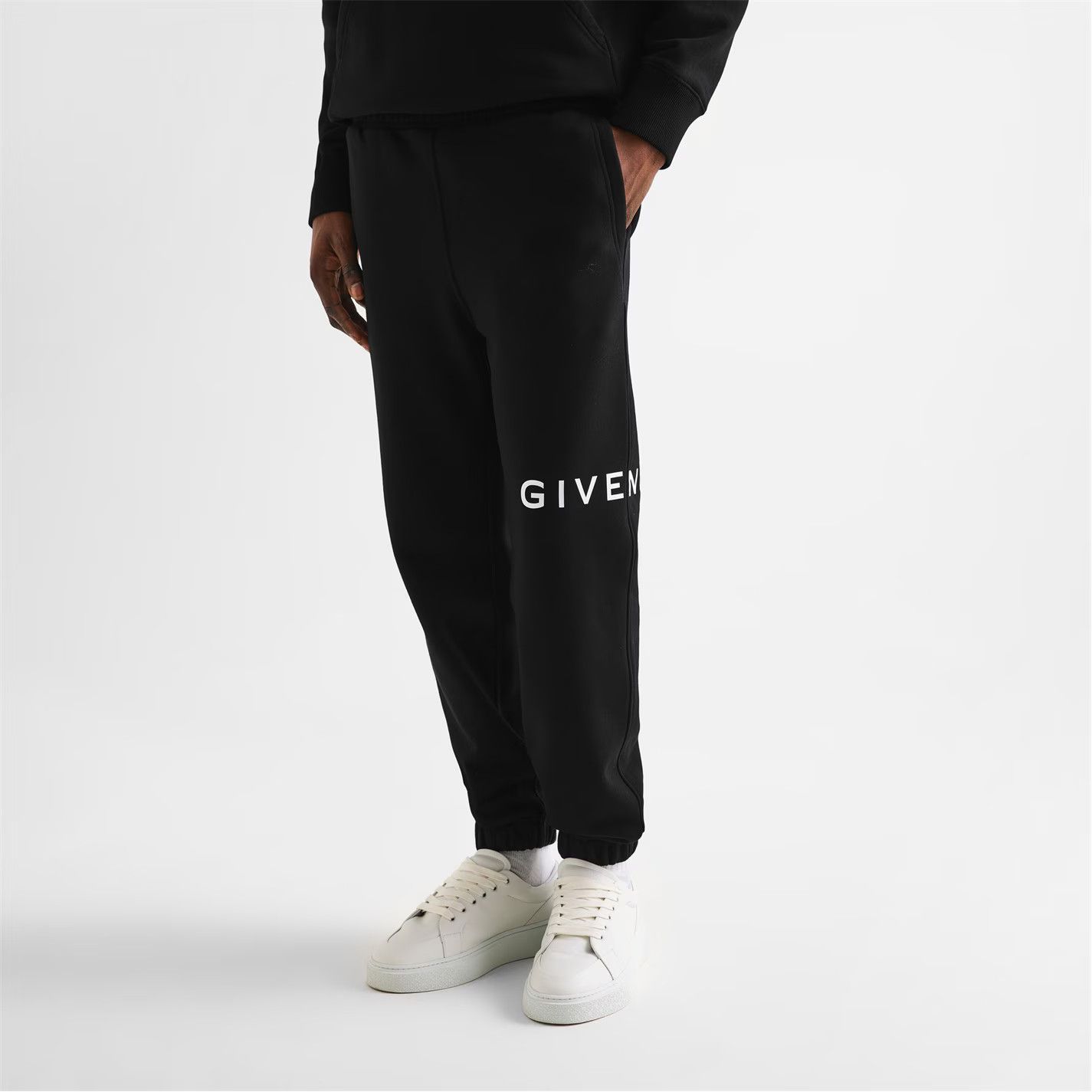 Givenchy o1g2r1mq0426 Closed Hem Fleece Slim Fit Sweatpants & Joggers Size US 34 / EU 50 - 3 Thumbnail