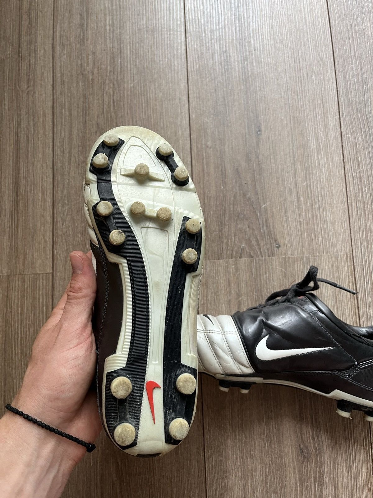 Vintage 2005 Nike Total 90 III Football Boots Size US 7 / EU 40 - 4 Thumbnail