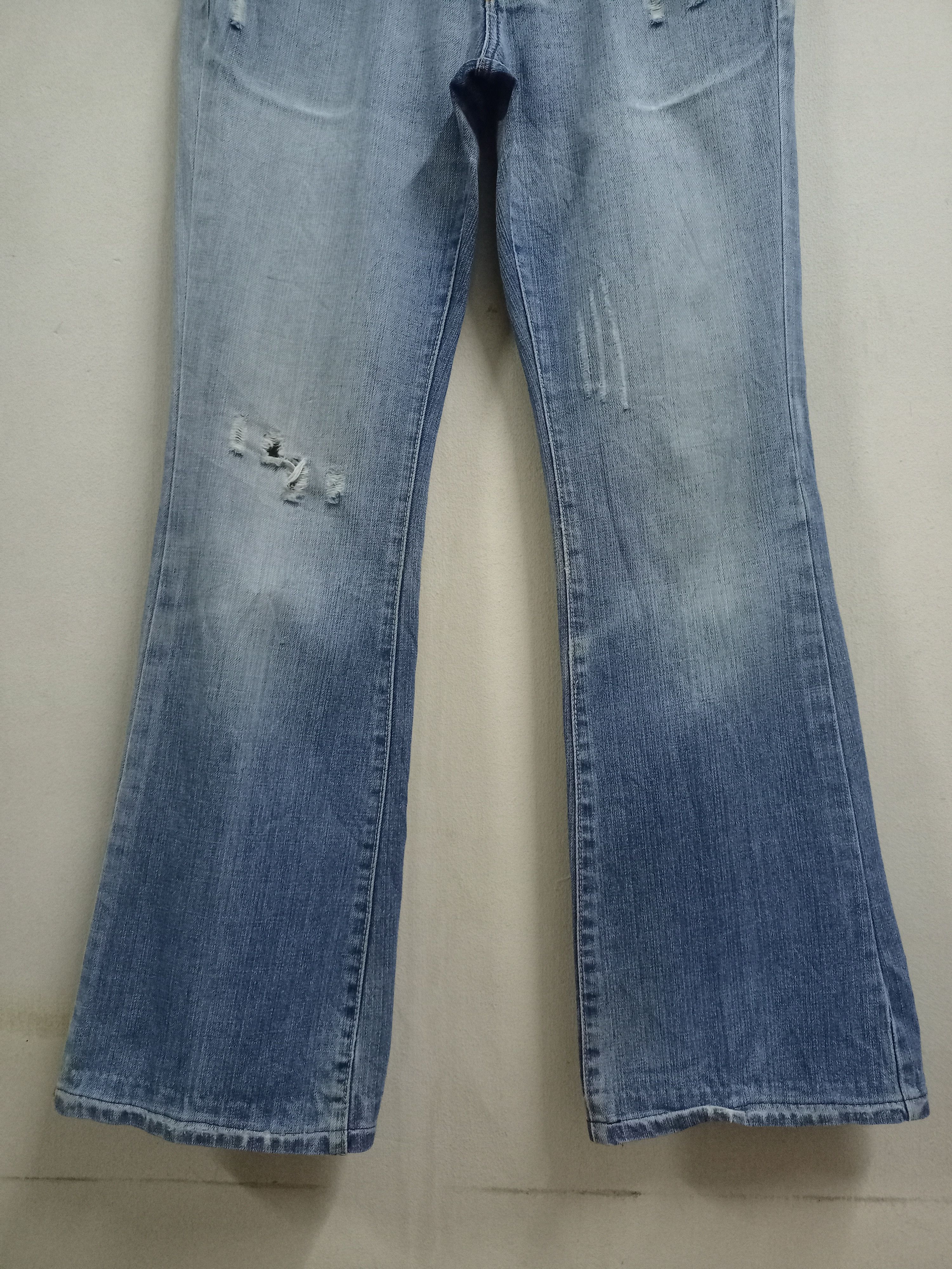 Japanese Brand Vintage Japanese Brand Blue Wash Distressed Flare Jeans Size 32" / US 10 / IT 46 - 6 Thumbnail