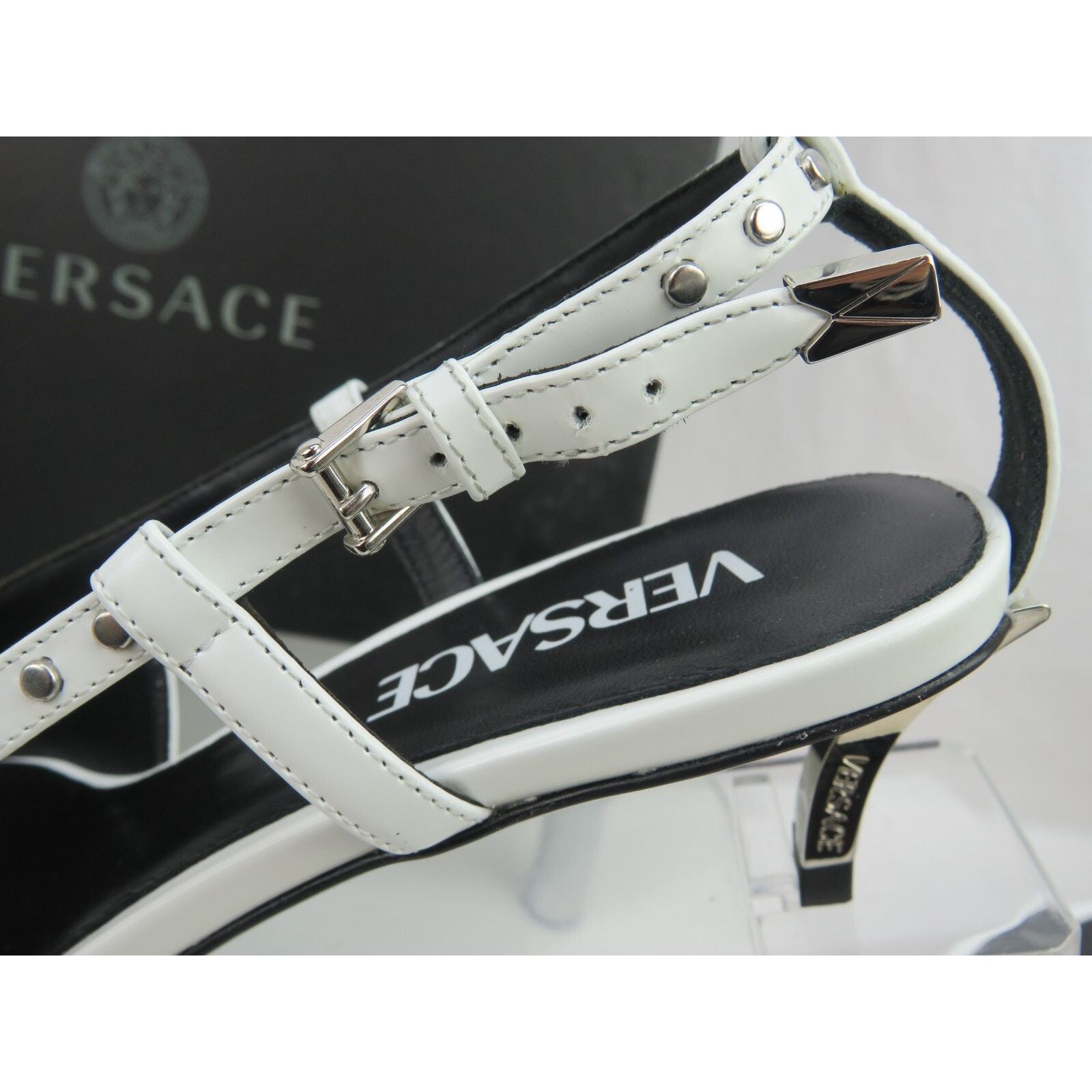 Versace VERSACE WHITE PATENT LEATHER GOLD MEDUSA KITTEN PUMPS 37 7 Size US 7 / IT 37 - 8 Thumbnail