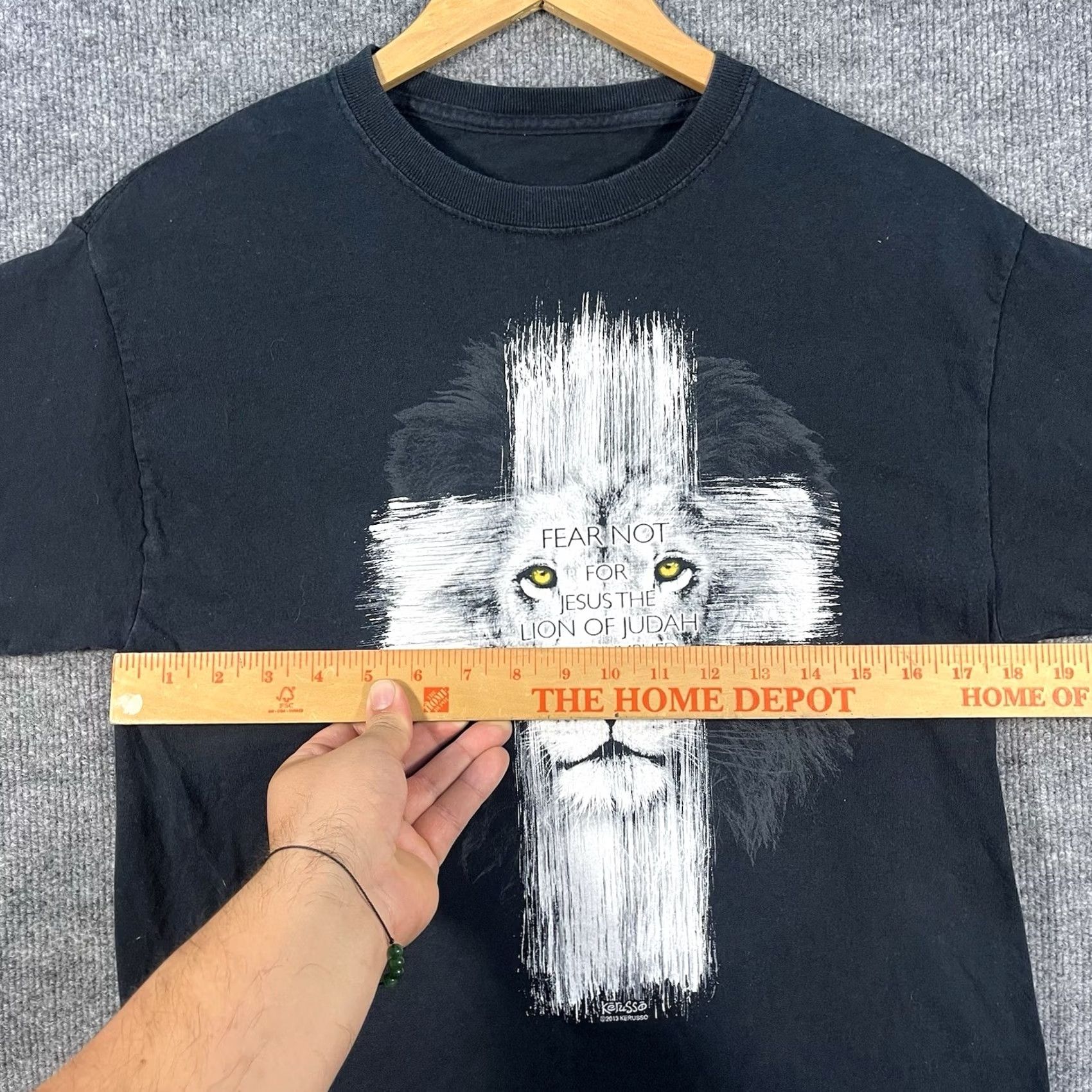 Vintage VINTAGE Kerusso Lion Cross Christian T Shirt Mens M Black 90s Shirt Mens 90s Lions Cross Christian Shirt Size US M / EU 48-50 / 2 - 4 Thumbnail