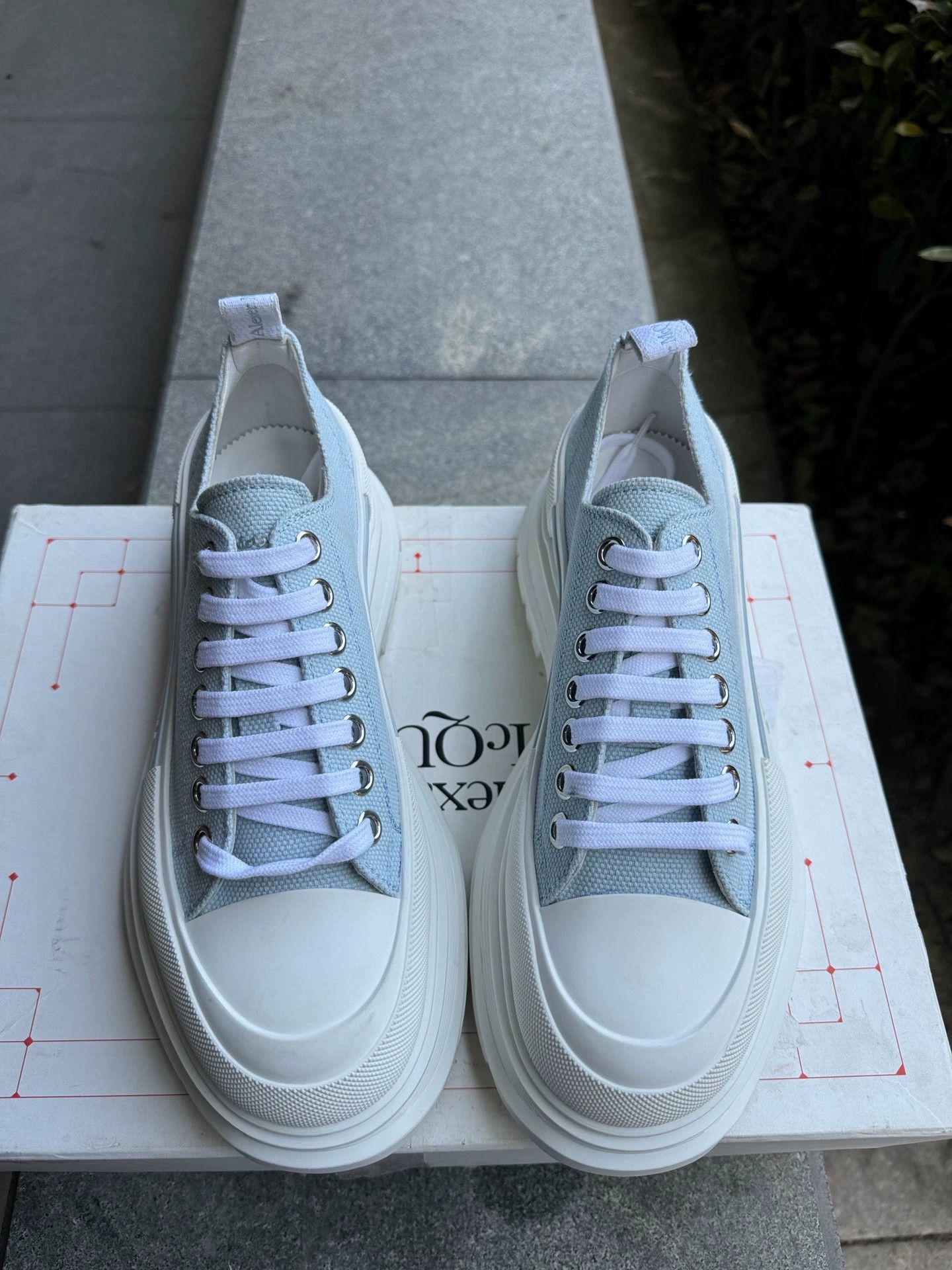Alexander McQueen Alexander McQueen Tread Slick low top sky blue 40 Size US 9.5 / IT 39.5 - 3 Thumbnail