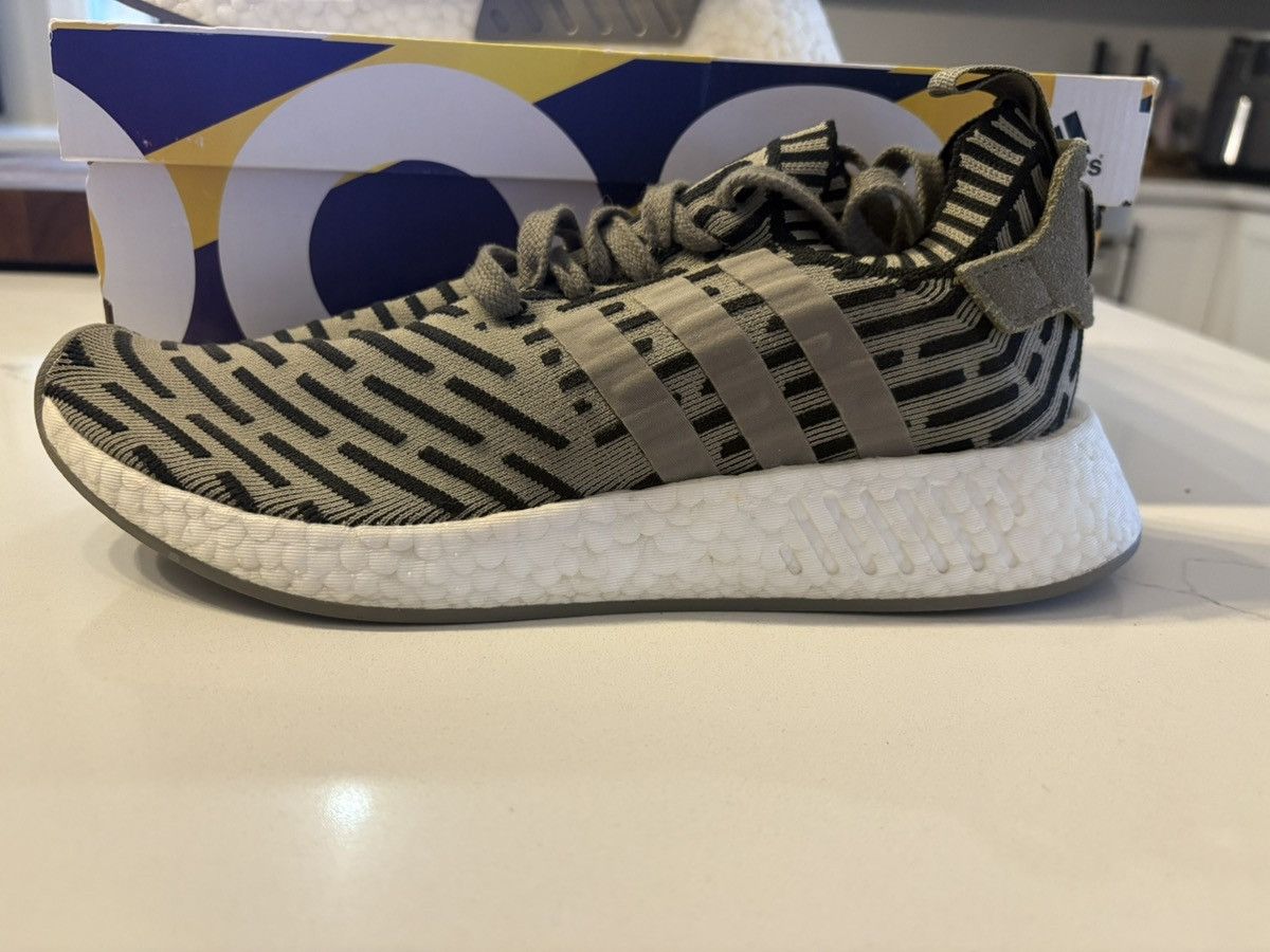 Adidas Adidas nmd r2 trace cargo Size US 8 / EU 41 - 6 Thumbnail