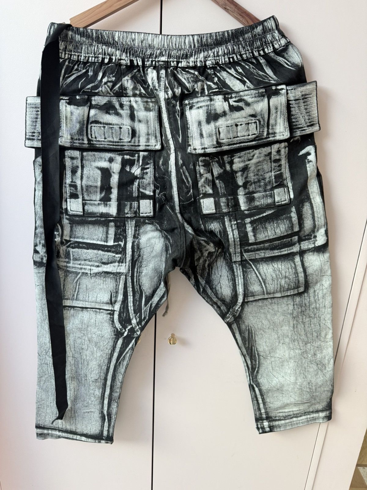 Rick Owens Drkshdw Rick Owens DRKSHDW Painted Creatch Cargo -XL Size US 36 / EU 52 - 1 Thumbnail
