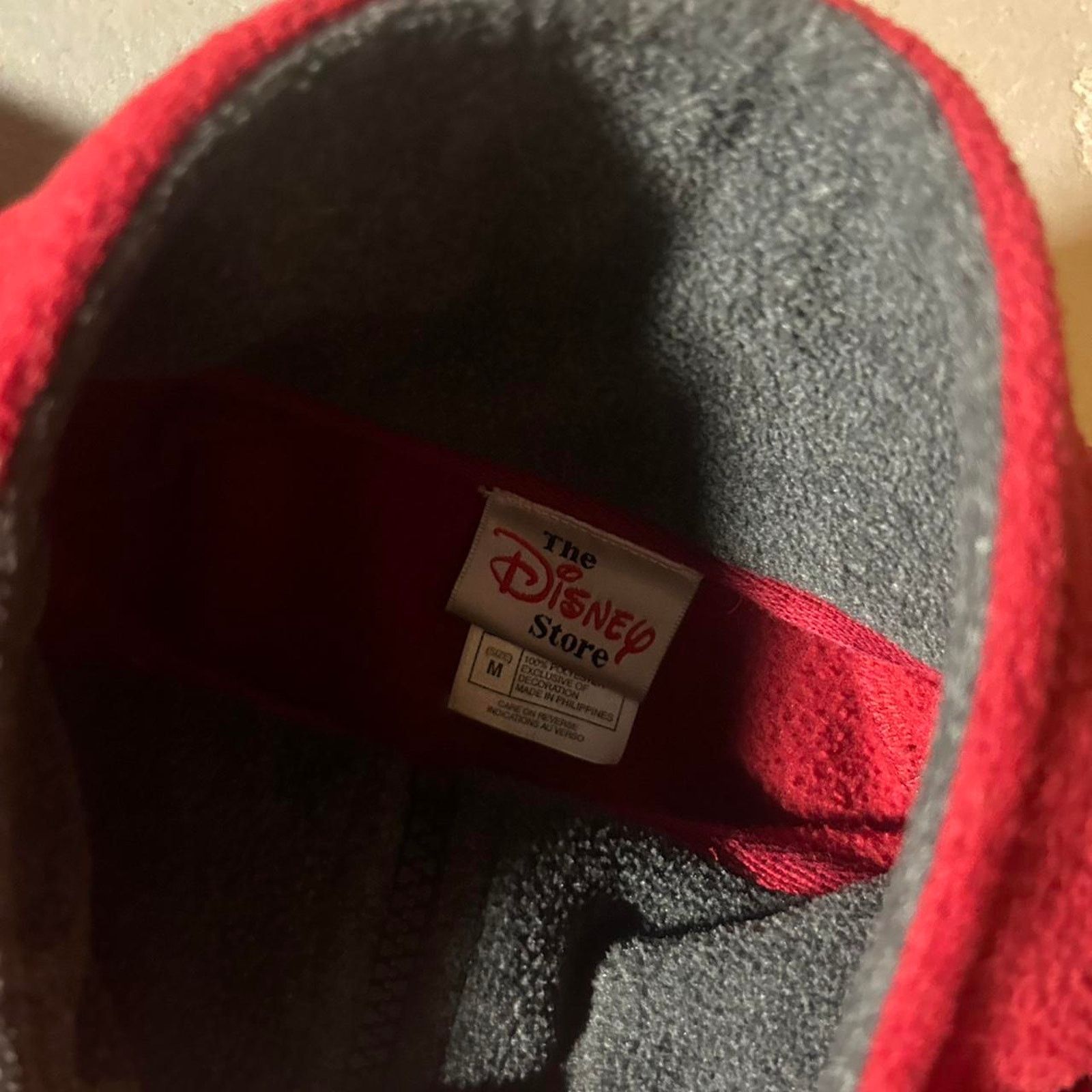 Disney 90s red the disney store Size US M / EU 48-50 / 2 - 3 Thumbnail