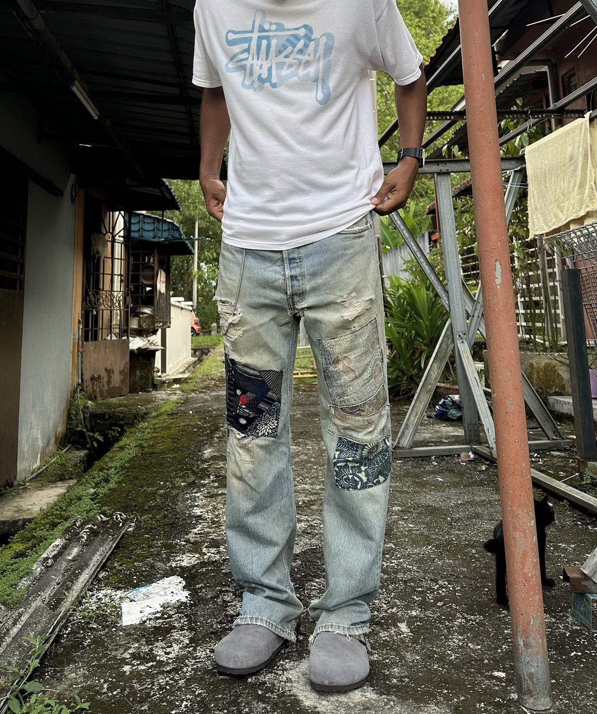 Levi's Vintage Clothing 👹Vintage THRASHED Levis 501 Patchwork Baggy Jeans Size US 33 - 4 Thumbnail