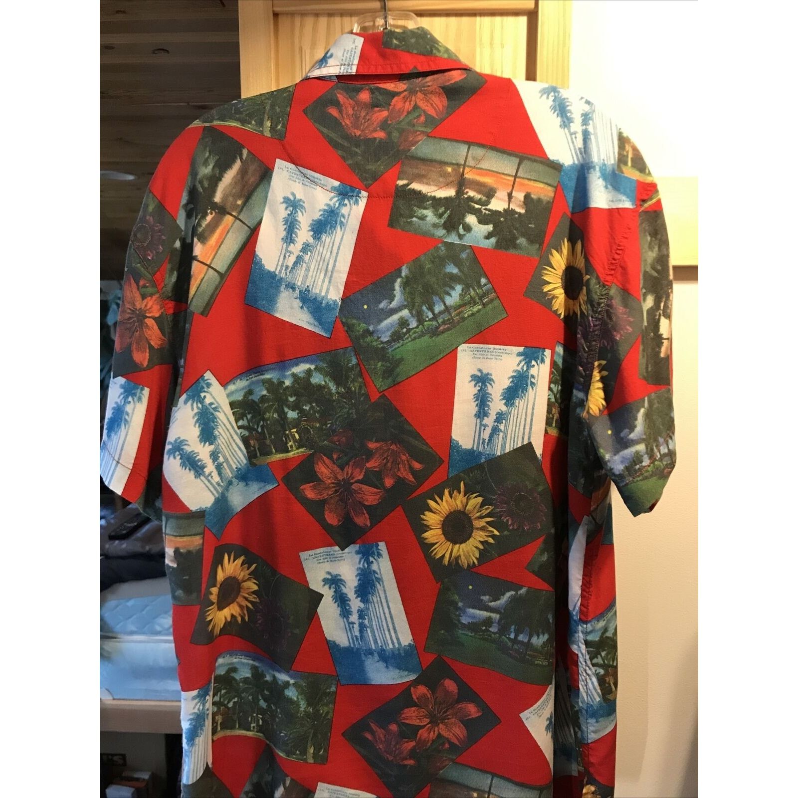 Other Lizwear Men M Red Photo Print SS Button Rayon Hawaiian Shirt Size US M / EU 48-50 / 2 - 9 Thumbnail