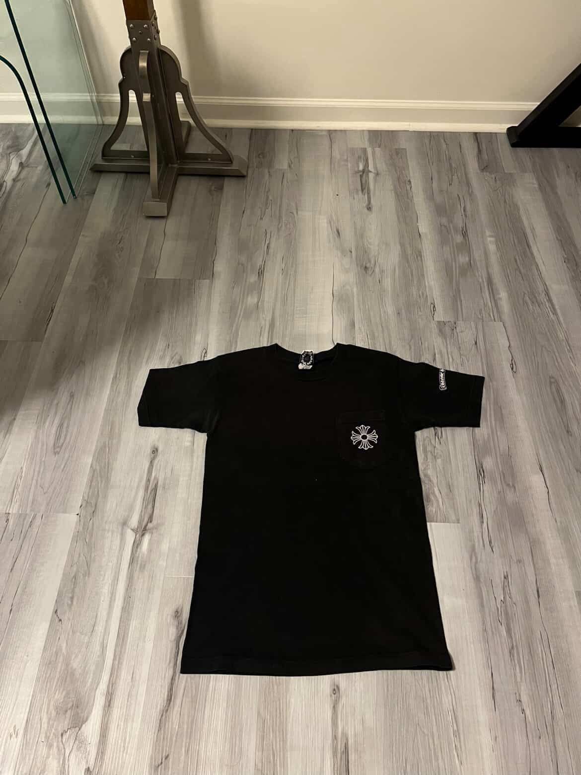 Chrome Hearts Chrome Hearts vintage malibu cross tee size small Size US S / EU 44-46 / 1 - 2 Thumbnail