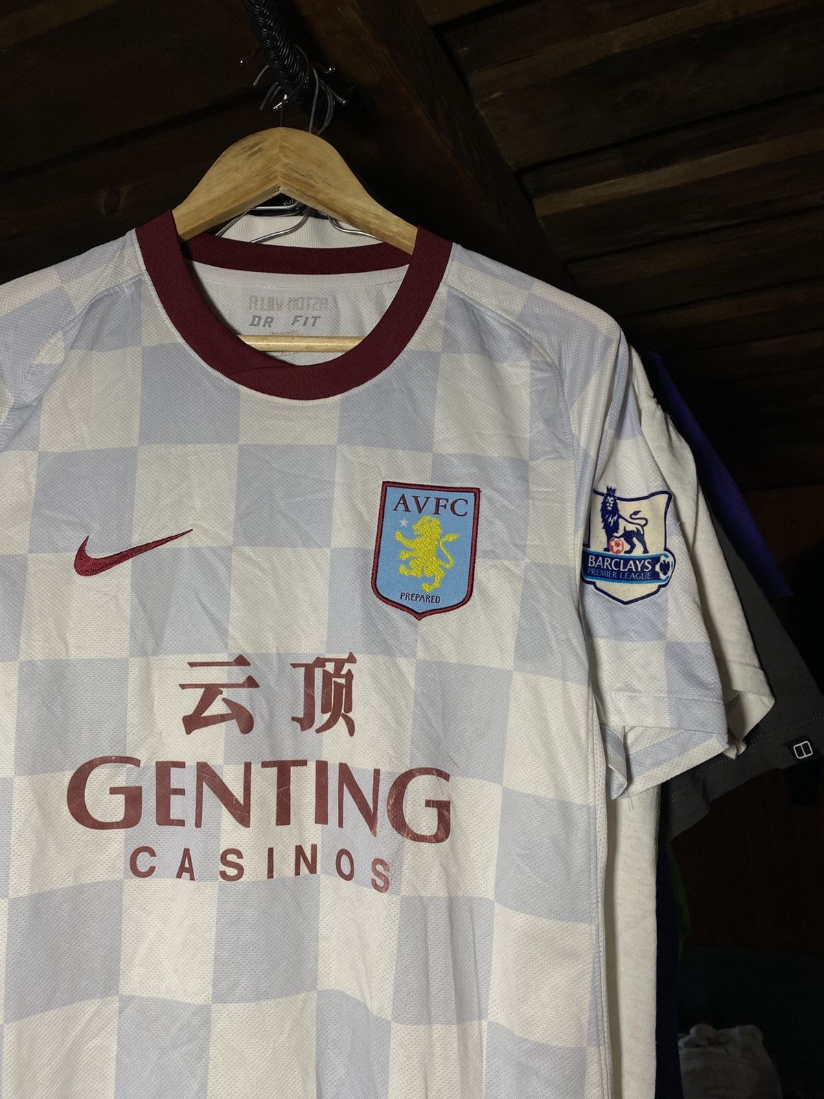 Nike ASTON VILLA 2011/2012 FOOTBALL NIKE SOCCER SHIRT JERSEY Size US S / EU 44-46 / 1 - 2 Thumbnail