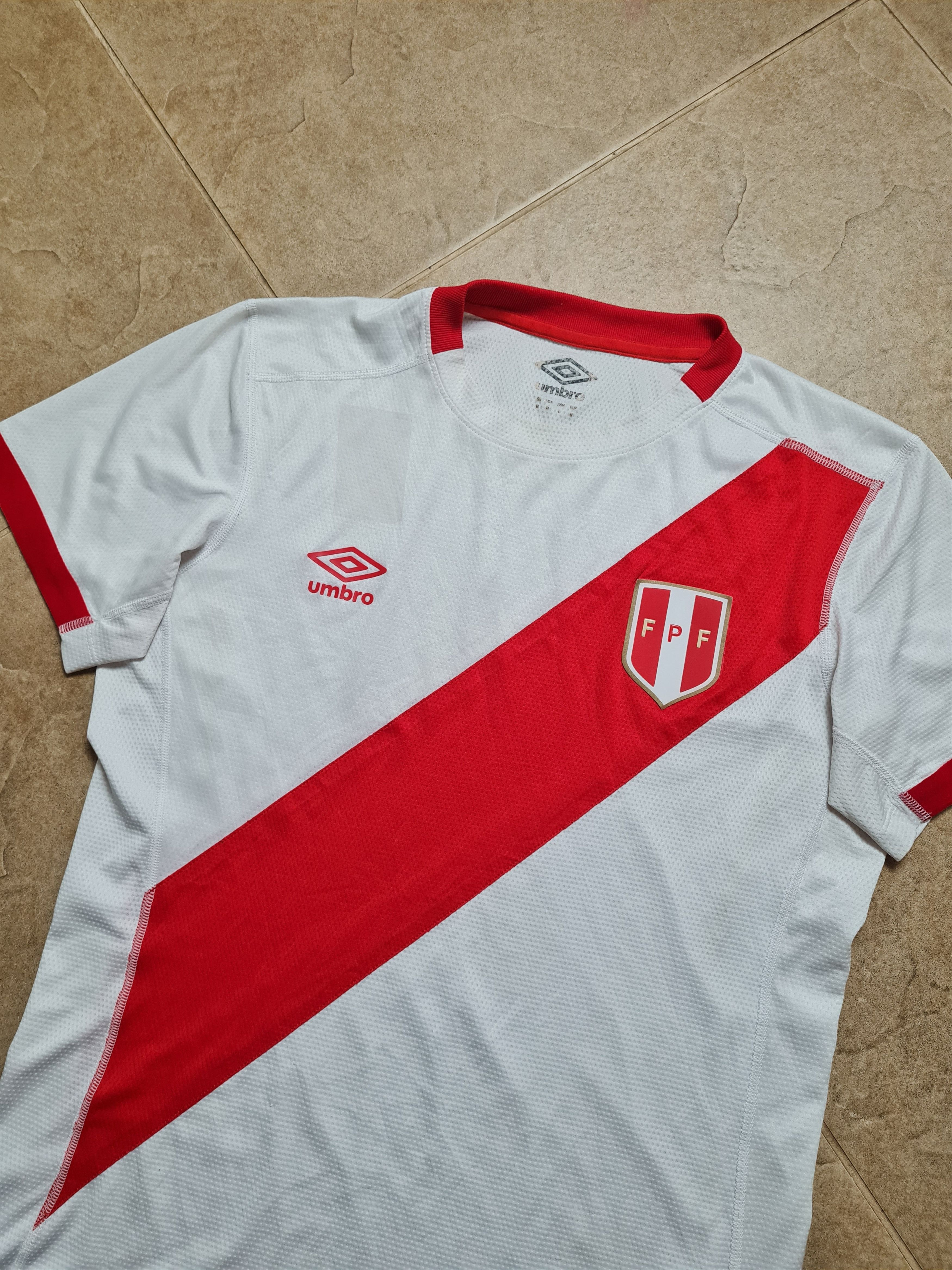 Umbro Football Shirt Peru Home Soccer Jersey 2015-2016 Umbro Size US M / EU 48-50 / 2 - 2 Thumbnail