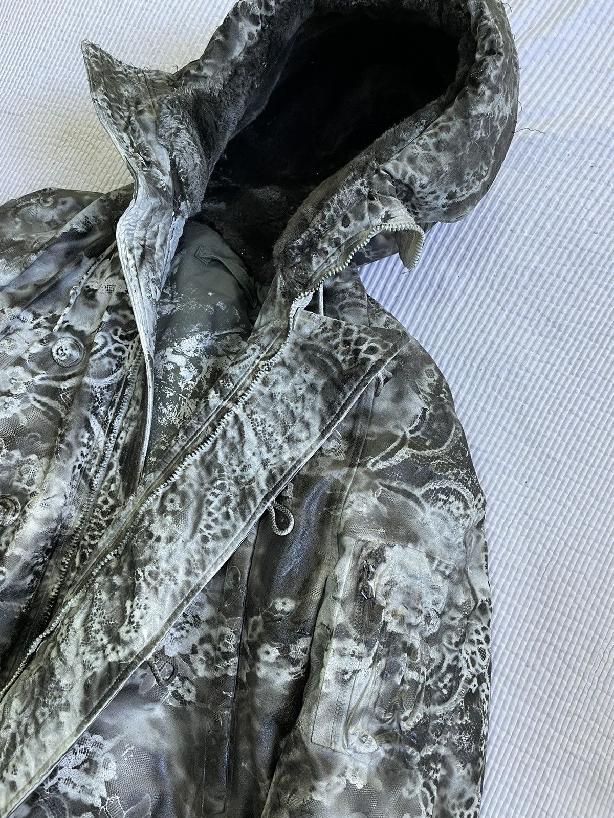 Handmade Heavy Parka in Floral Noir Size US L / EU 52-54 / 3 - 7 Thumbnail
