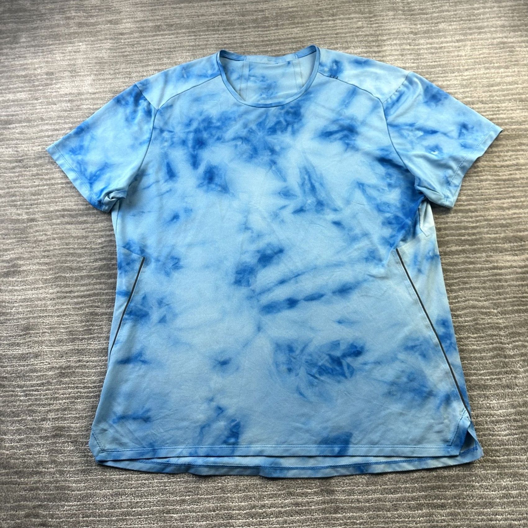 Lululemon Lululemon Shirt XL Blue Reflective Lightweight Short Sleeve Crew Neck Running Fast Free Shirt Mens Basic Activewear Size US XL / EU 56 / 4 - 2 Thumbnail