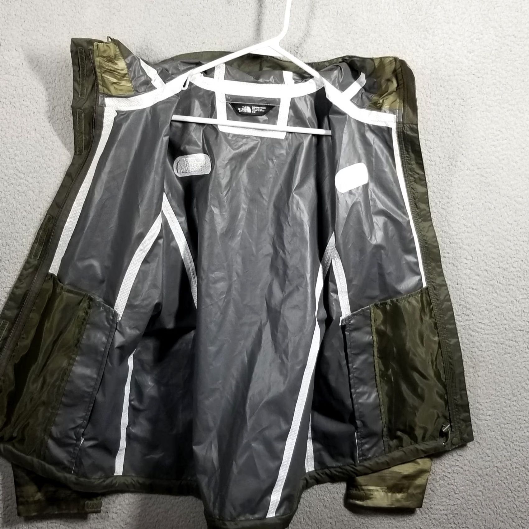 The North Face The North Face Venture 2 Jacket Womens M Camo DryVent Waterproof Hooded Size M / US 6-8 / IT 42-44 - 4 Thumbnail