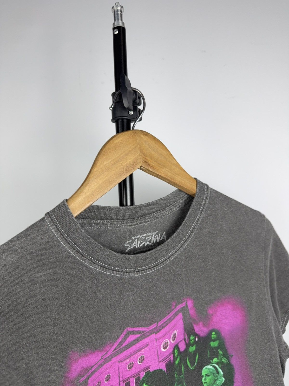 Warner Bros 2021 Chilling Adventures Sabrina Tee Y2K Gothic XS Size XS / US 0-2 / IT 36-38 - 2 Thumbnail
