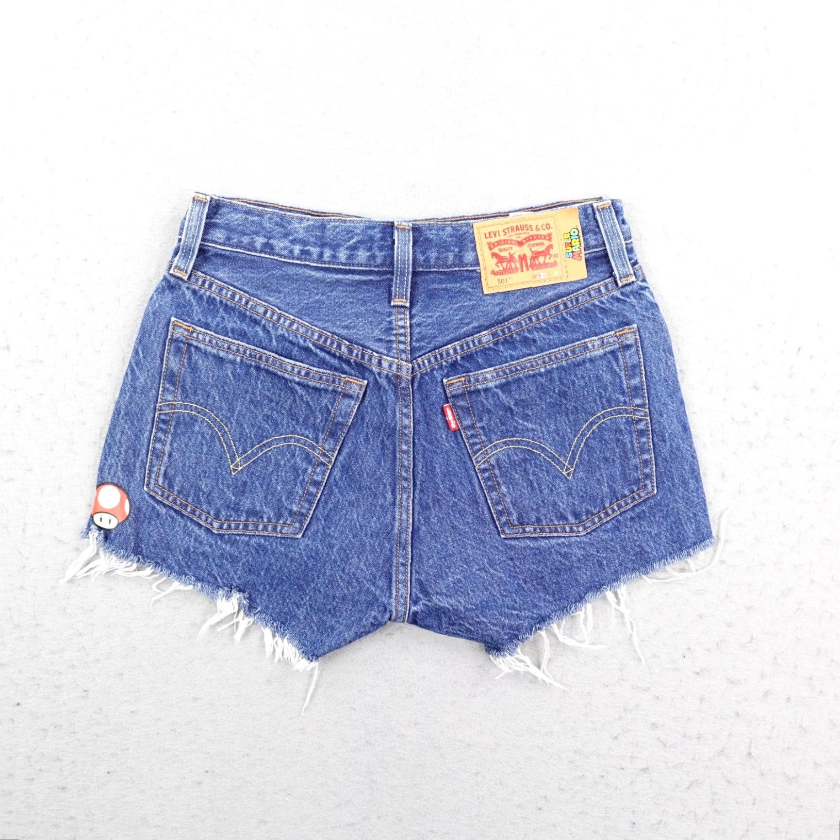 Levi's Levis Shorts 27 Blue Denim Jean Jorts 501 Super Mario Button Fly Frayed Womens Size 27" / US 4 / IT 40 - 4 Thumbnail
