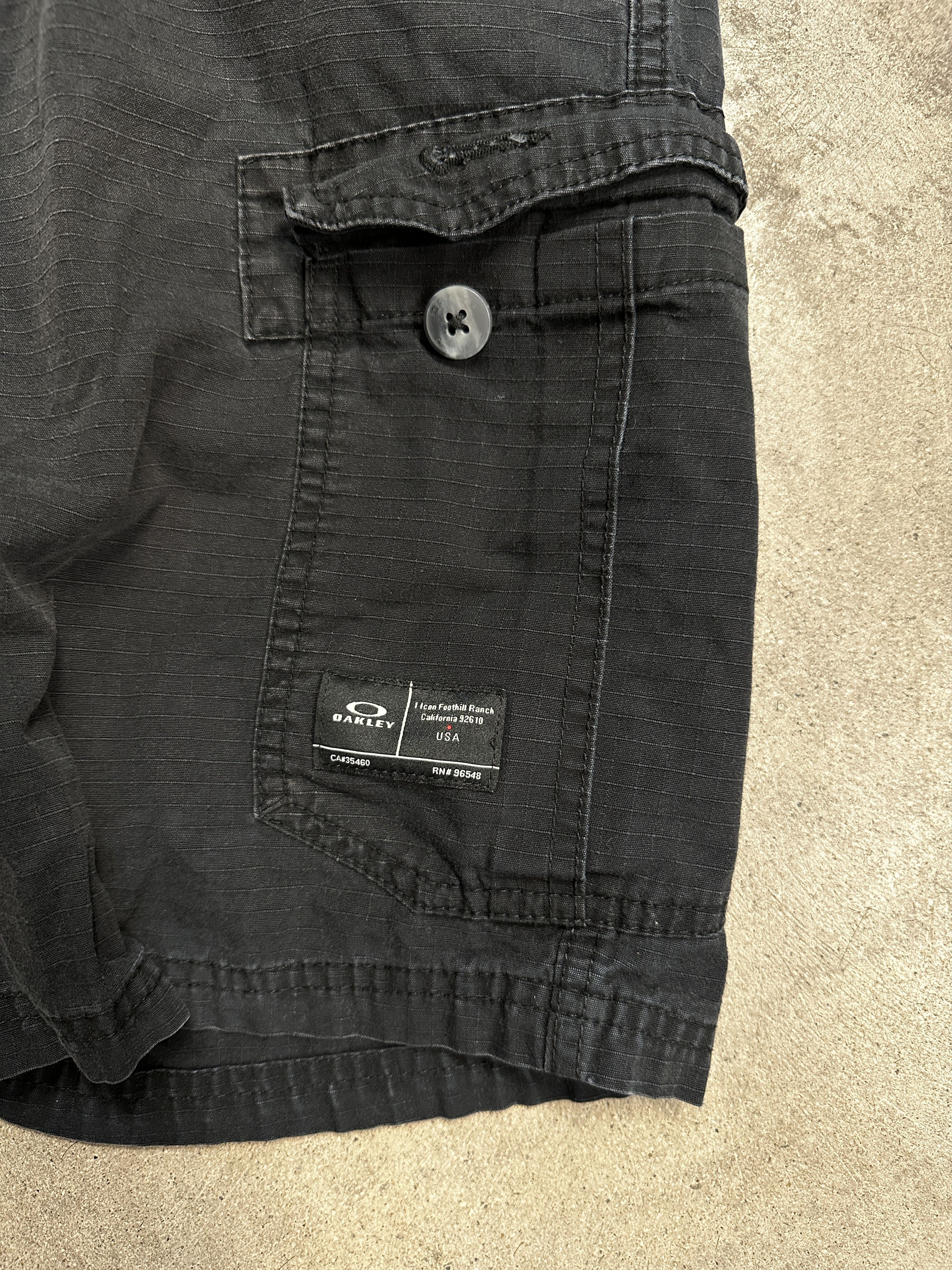 Oakley Oakley Cargo Shorts Size US 32 / EU 48 - 2 Thumbnail