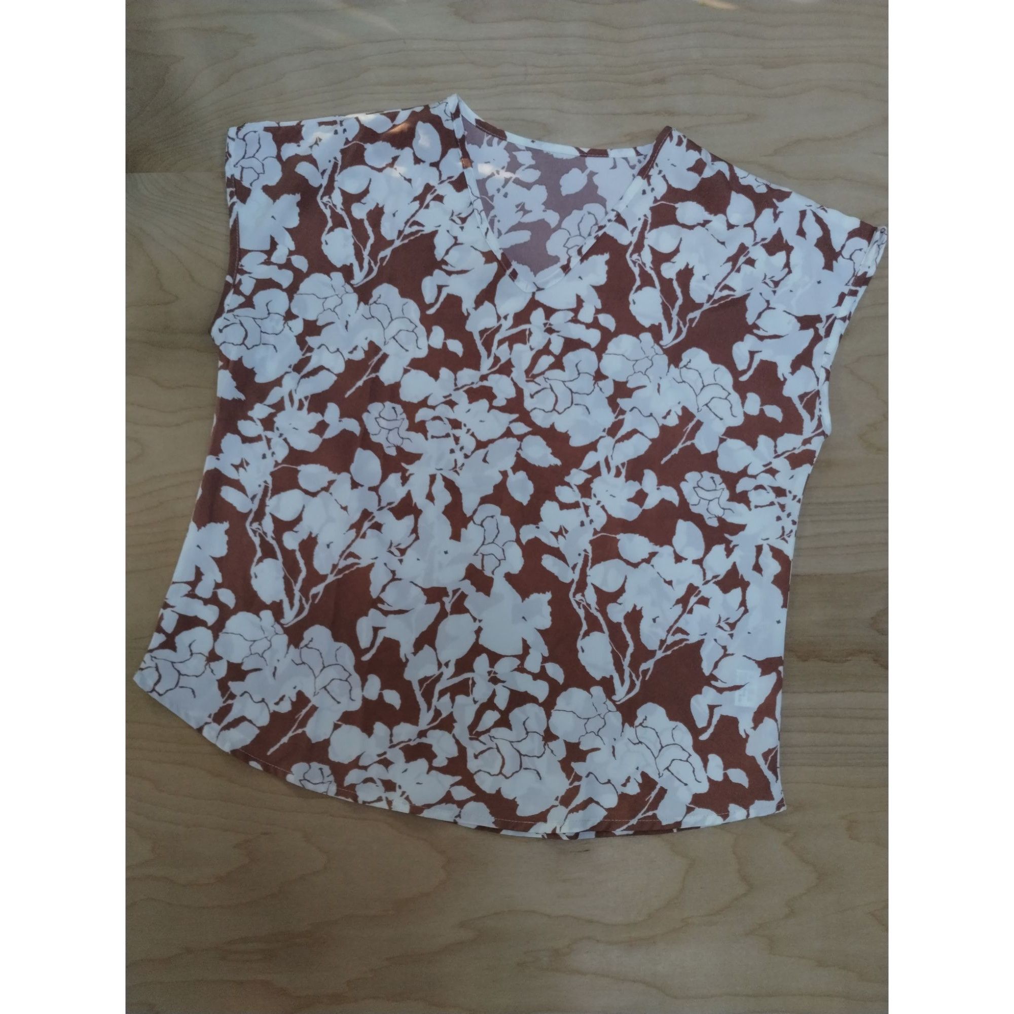 Other Brown White Floral Print V-Neck Blouse Size M Sleeveless Top Size M / US 6-8 / IT 42-44 - 1 Thumbnail
