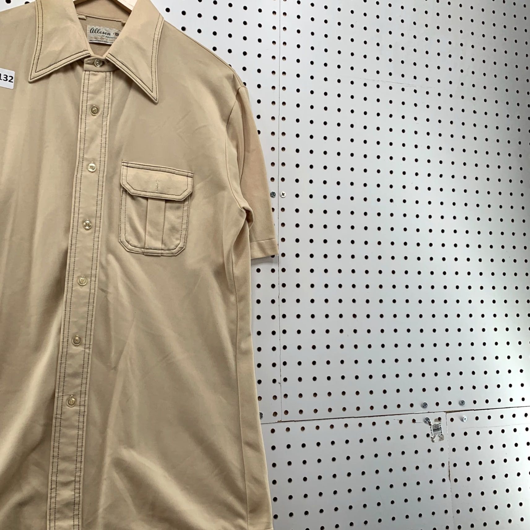 Vintage VINTAGE Alleson Of Rochester Button-Up Shirt Beige Mens Large Short Sleeve Long Pocket 70s 80s Size US L / EU 52-54 / 3 - 4 Thumbnail