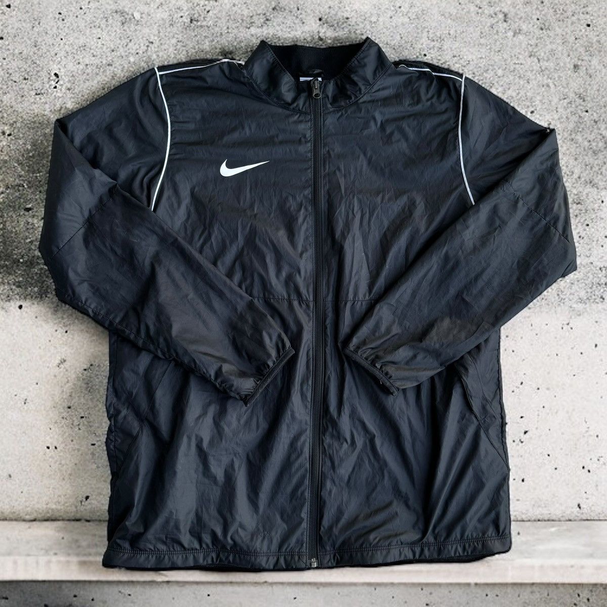 Nike Nike Training Tracksuit Jacket Windbreaker Lightweight Gym Size US XL / EU 56 / 4 - 2 Thumbnail