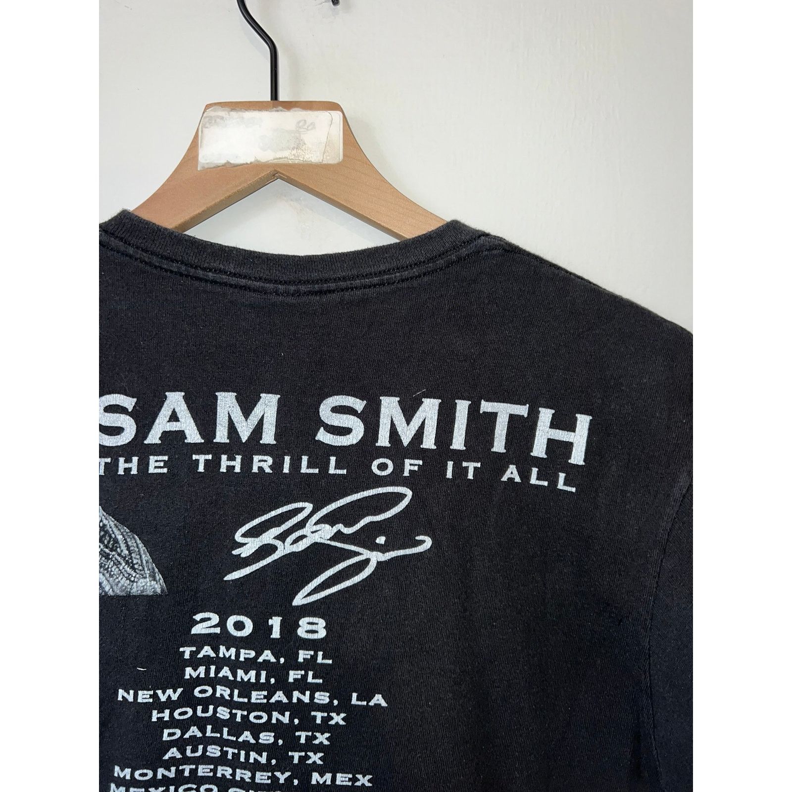 Gildan 2018 Sam Smith The Thrill Of It All Black Music Band Tee M Size US M / EU 48-50 / 2 - 7 Thumbnail