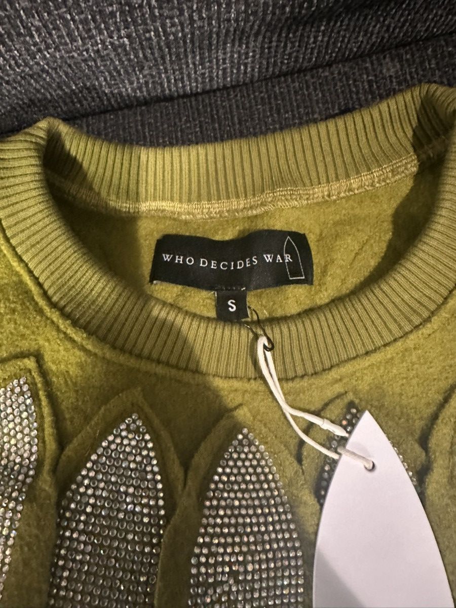 Who Decides War Who Decides War Pressure Crewneck Retail is $1190 SAVE HERE! Size US S / EU 44-46 / 1 - 3 Thumbnail