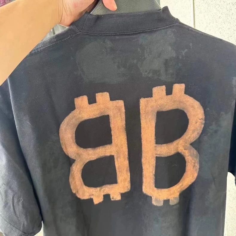 Balenciaga Balenciaga Bitcoin short sleeves 2503-Nextarrow Size US S / EU 44-46 / 1 - 5 Thumbnail