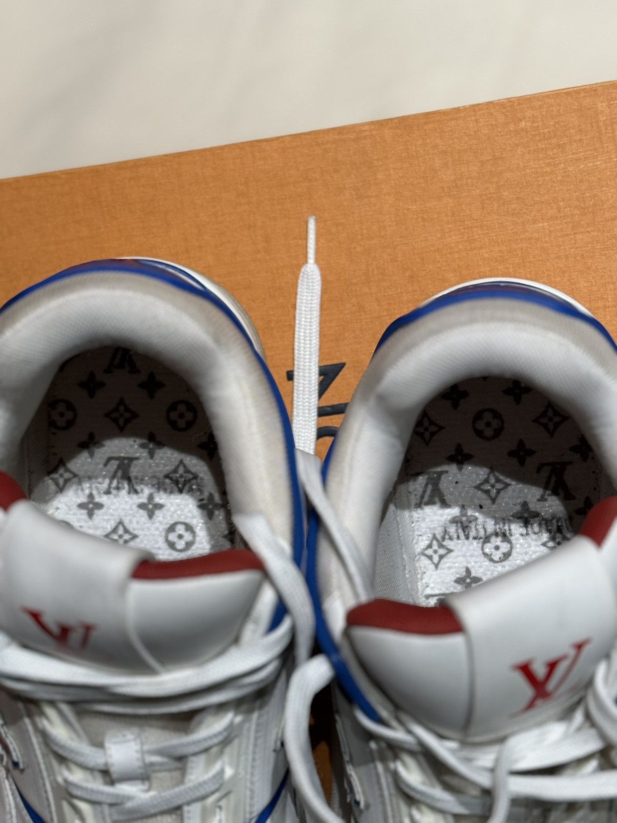 Louis Vuitton SS20 BLUE RED TRAINER LOW WHITE SNEAKERS LOGO MONOGRAM AZUR Size US 9 / EU 42 - 5 Thumbnail