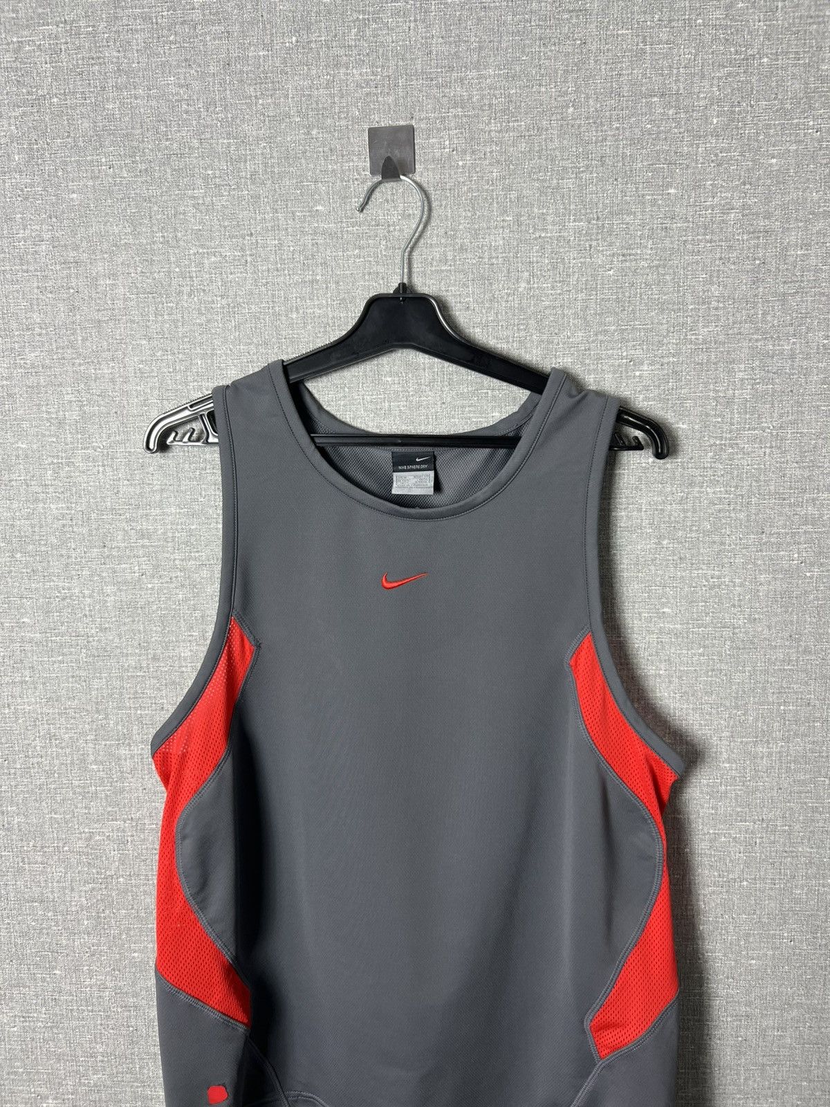 Nike Vintage Nike Center Embroidered Logo Sphere Dry Tank Top Size US M / EU 48-50 / 2 - 2 Thumbnail