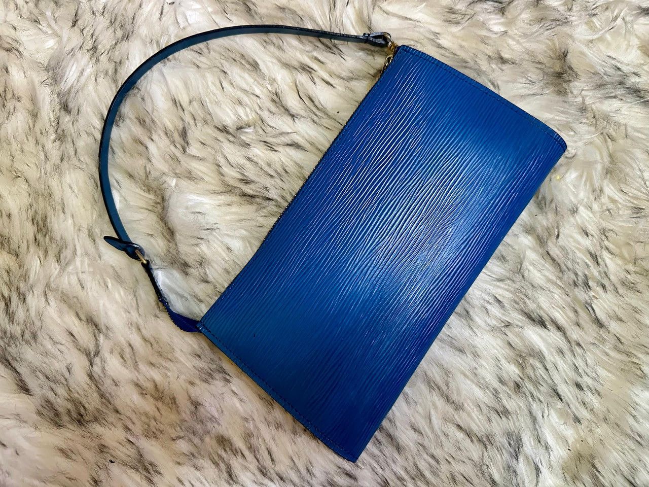 Louis Vuitton Authentic Louis Vuitton Epi Leather Pochette Accessories Size ONE SIZE - 3 Thumbnail