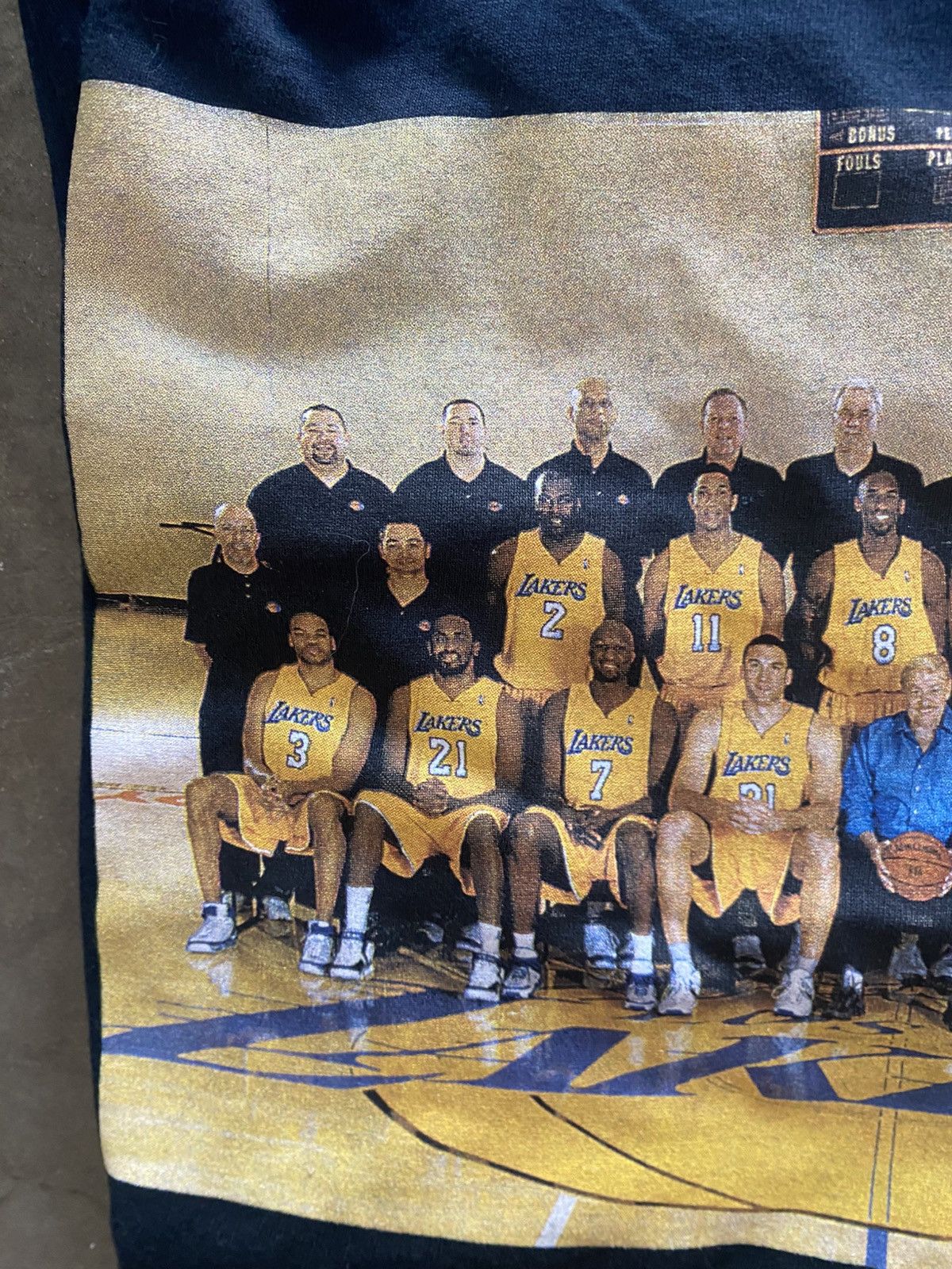 Vintage Vintage Los Angeles Lakers 2004 Team Tee Size US XL / EU 56 / 4 - 3 Thumbnail