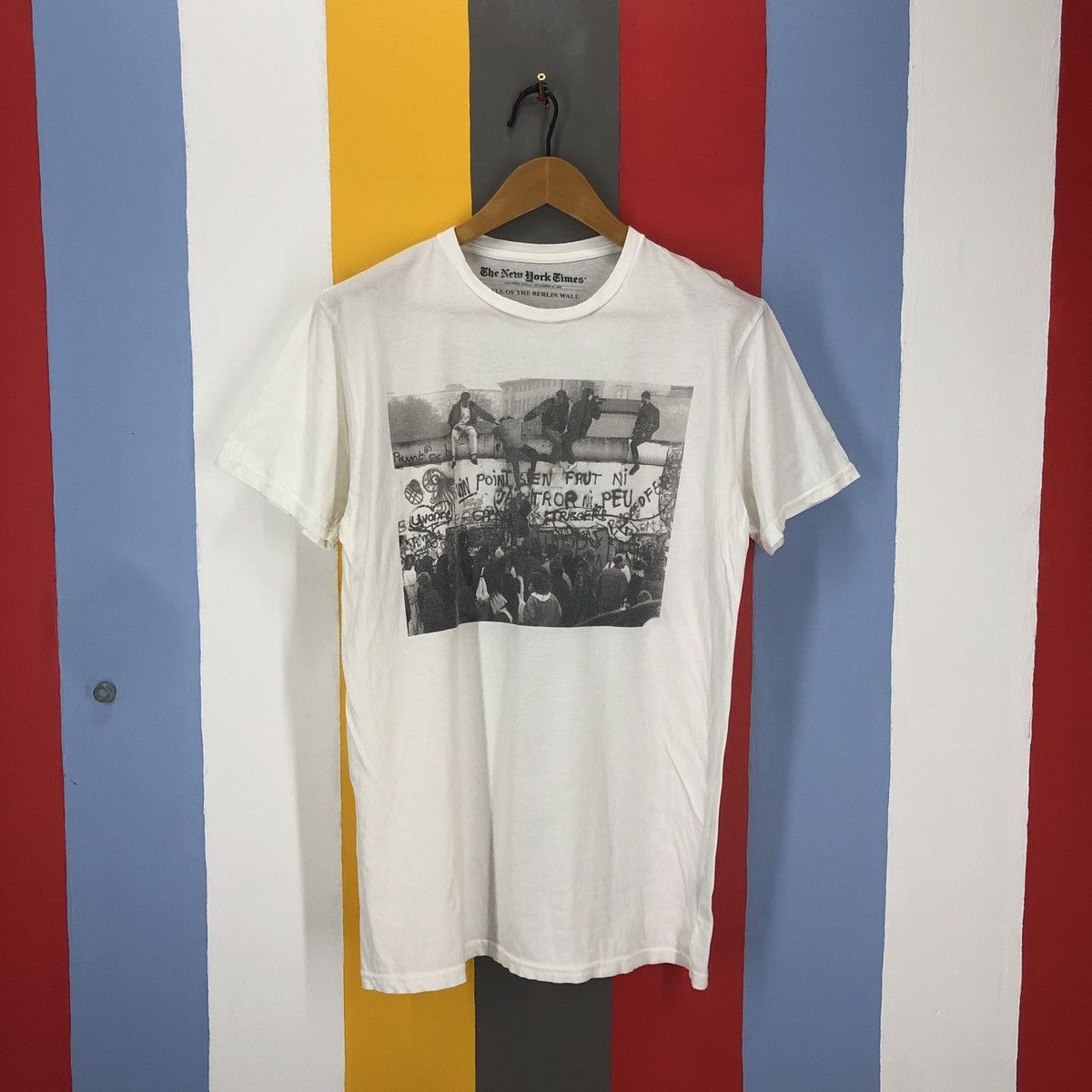 Other FALL OF THE BERLIN WALL Crew Neck T Shirt #1506/AZ Size US L / EU 52-54 / 3 - 1 Thumbnail