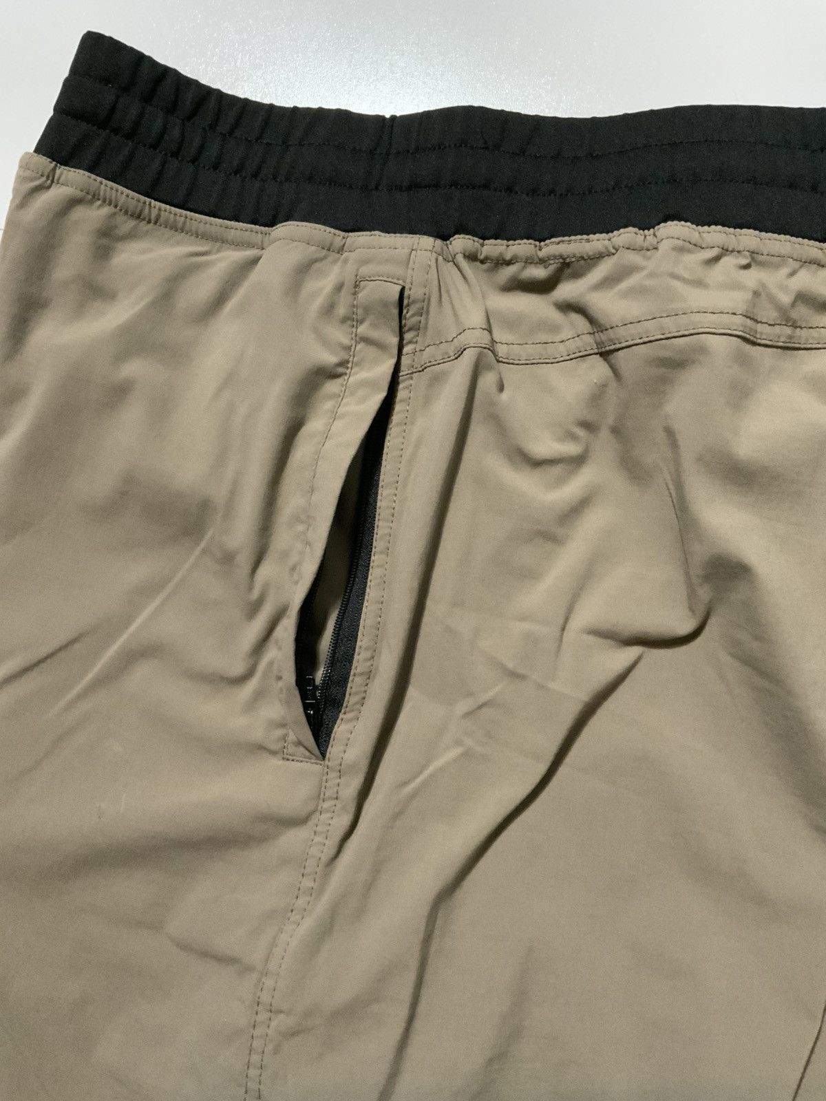 Other Strongbody Taupe Black 7” Inseam Workout Training Shorts Size US 32 / EU 48 - 9 Thumbnail