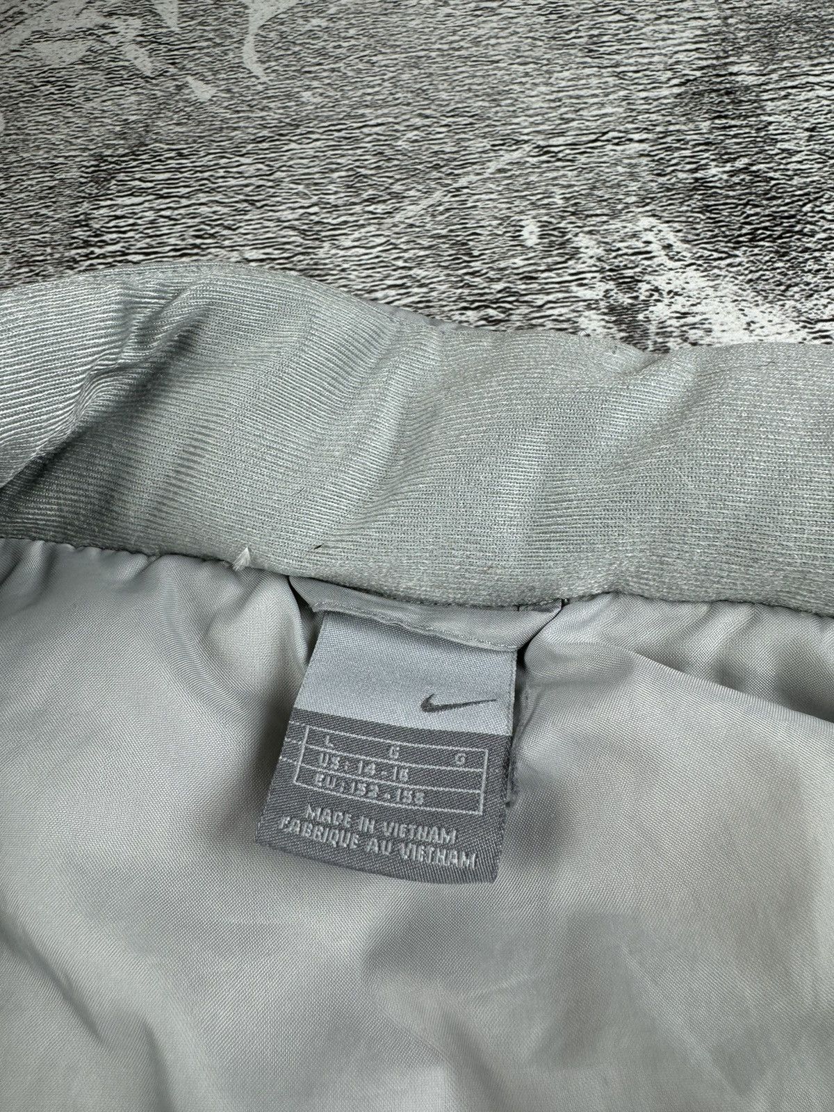 Nike Vintage 90S-OOS Rare Nike Streetwear Grey Swoosh Logo Vest Size US S / EU 44-46 / 1 - 17 Thumbnail