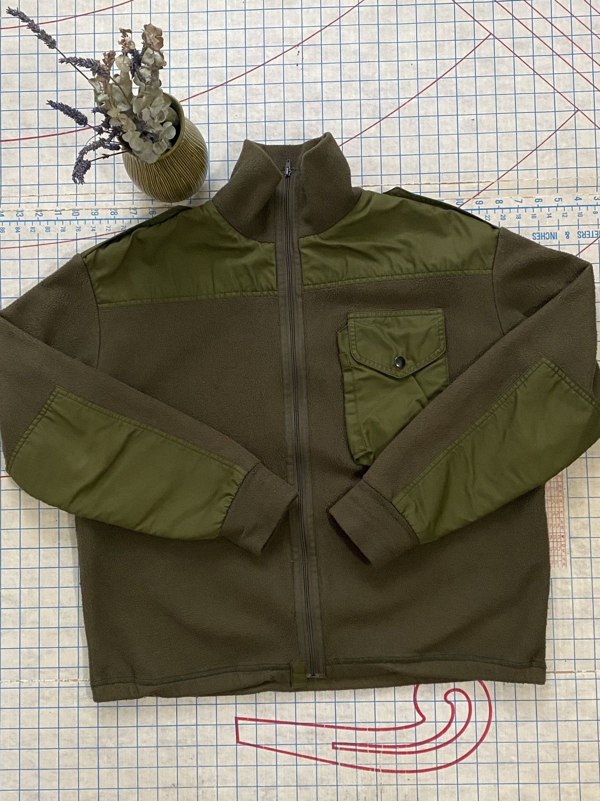 Other Vintage Military Fleece Light Jacket Dark Green Fits Large Size US L / EU 52-54 / 3 - 5 Thumbnail