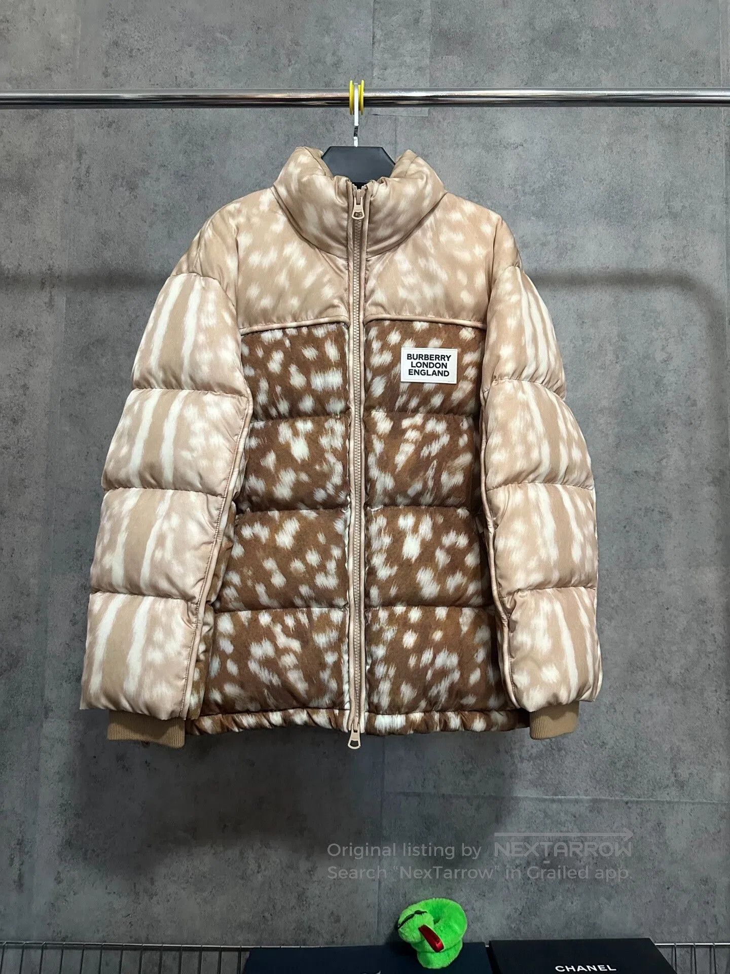 Burberry burberry logo down jacket in beige. Size US M / EU 48-50 / 2 - 1 Thumbnail
