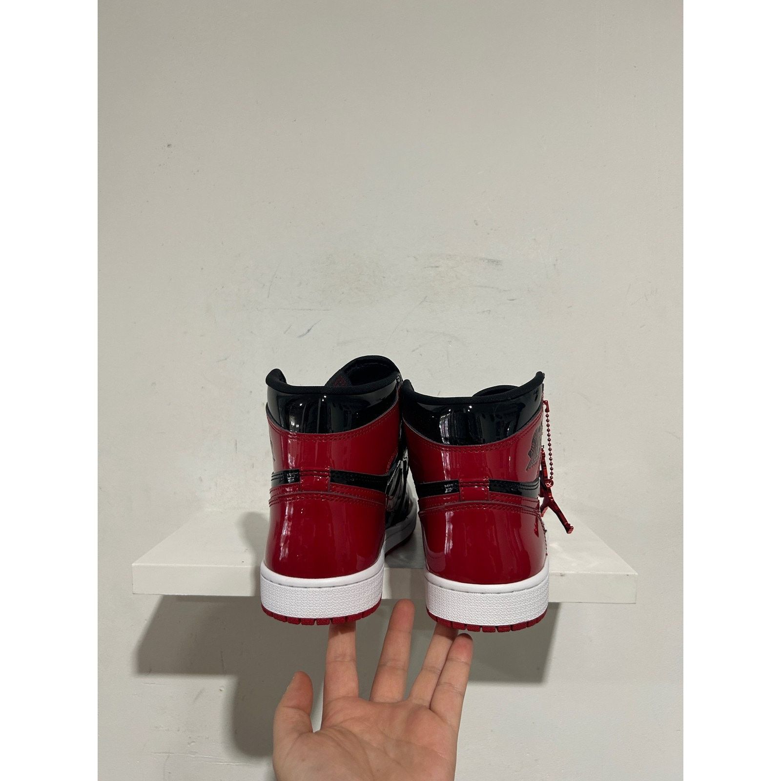 Nike JORDAN 1 RETRO HIGH PATENT BRED SIZE 9 NEW Size US 9 / EU 42 - 3 Thumbnail