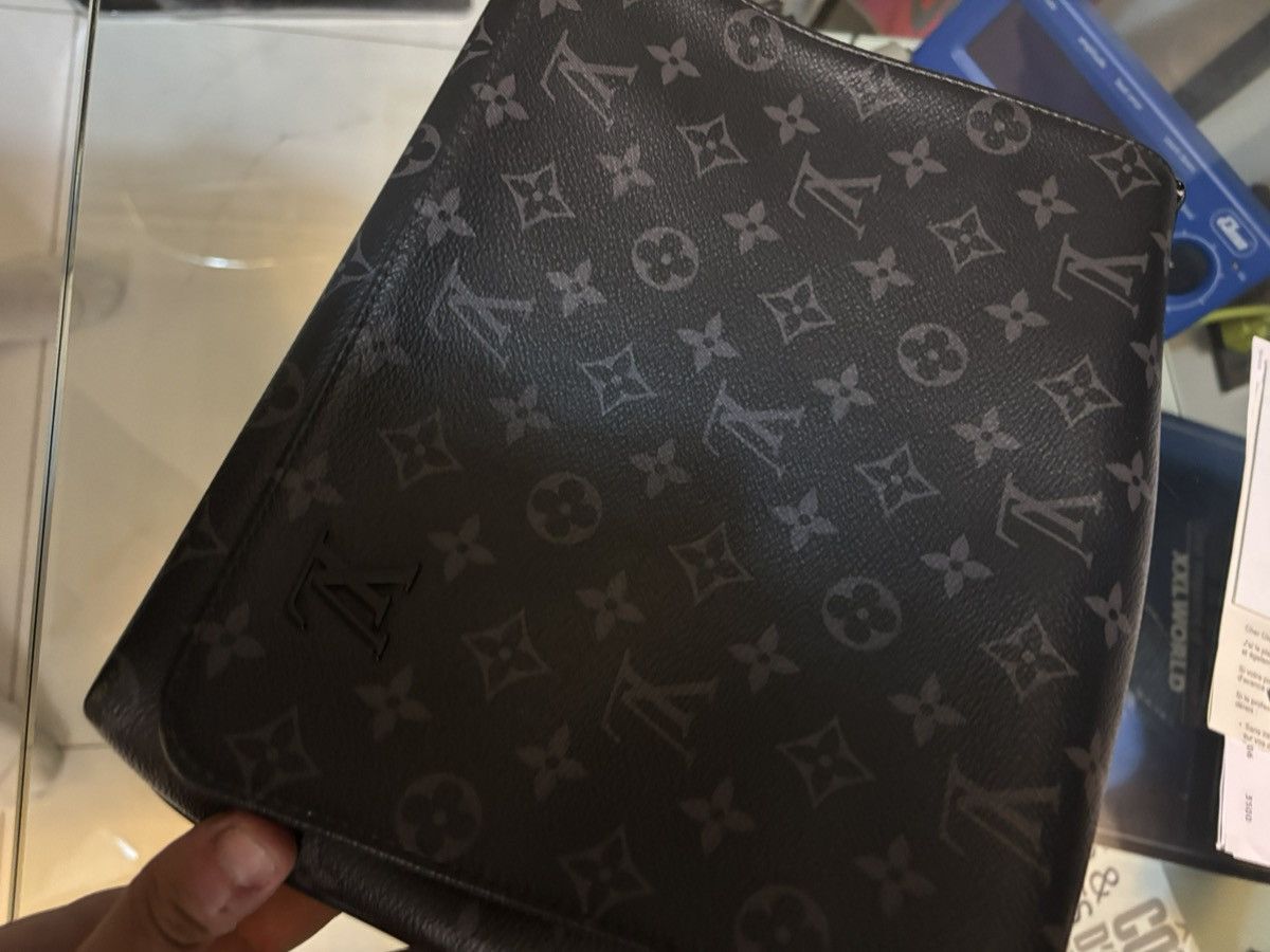 Louis Vuitton Louis vuitton district PM bag Size ONE SIZE - 2 Thumbnail