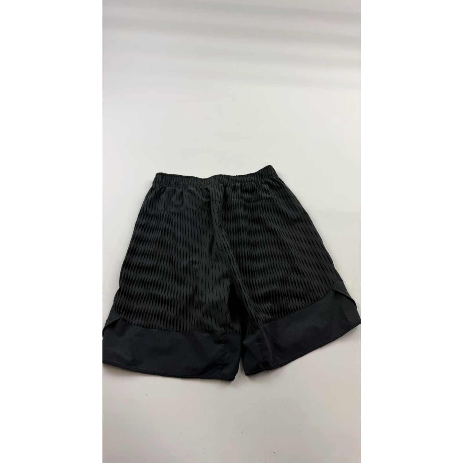 Nike VINTAGE Nike Running Shorts Mens Medium Gray Perforated Split Hem Athletic Tech Size US 31 - 7 Thumbnail