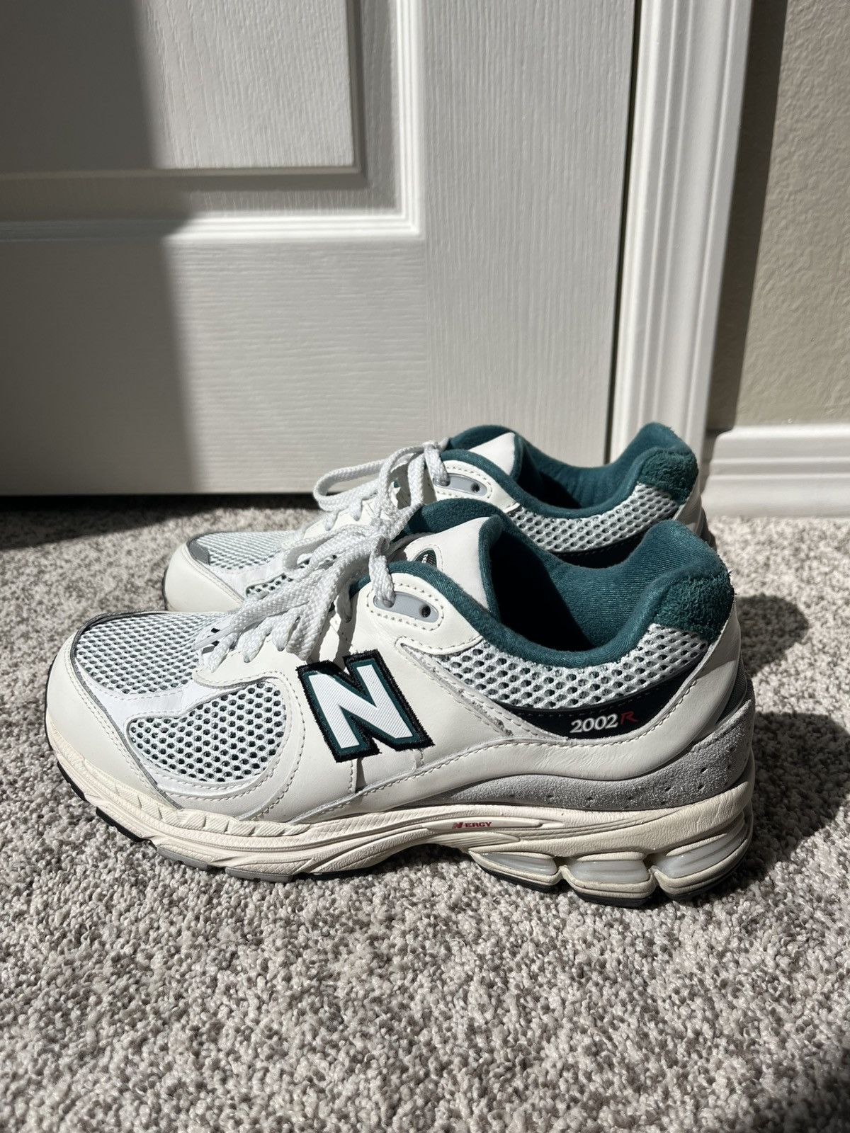 New Balance New Balance 2002R Sneaker Size US 9 / EU 42 - 1 Thumbnail