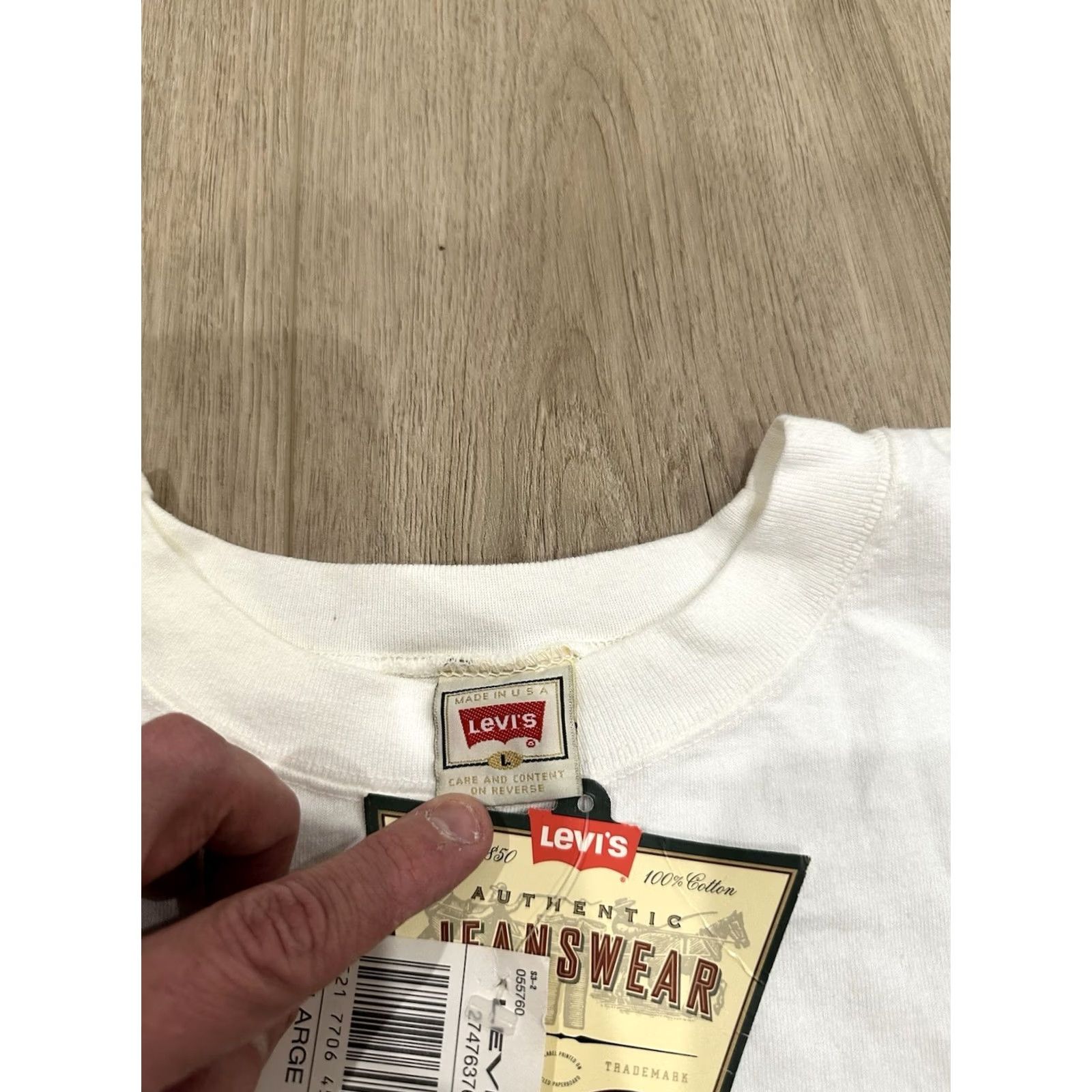 Levi's VINTAGE LEVI'S 501 Promo Genuine USA Made Jeans White T-Shirt Mens Large 90s Logo Crew Neck Short Sleeve Cotton White Tee Men Size US L / EU 52-54 / 3 - 7 Thumbnail