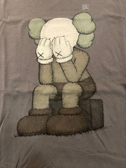 Kaws KAWS x Uniqlo Passing Through Tee Grey Size US XL / EU 56 / 4 - 3 Thumbnail