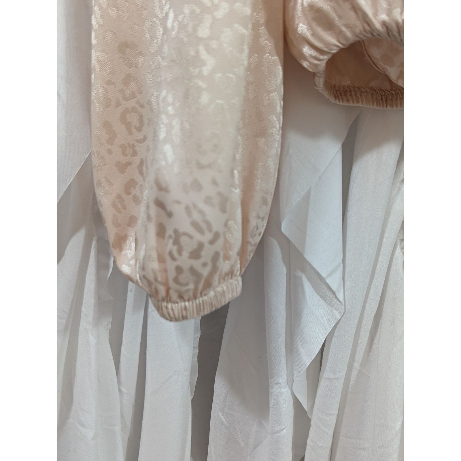 Other Sincerely Jules Leopard Satin Faux Wrap Blouse Champagne S Size S / US 4 / IT 40 - 7 Thumbnail